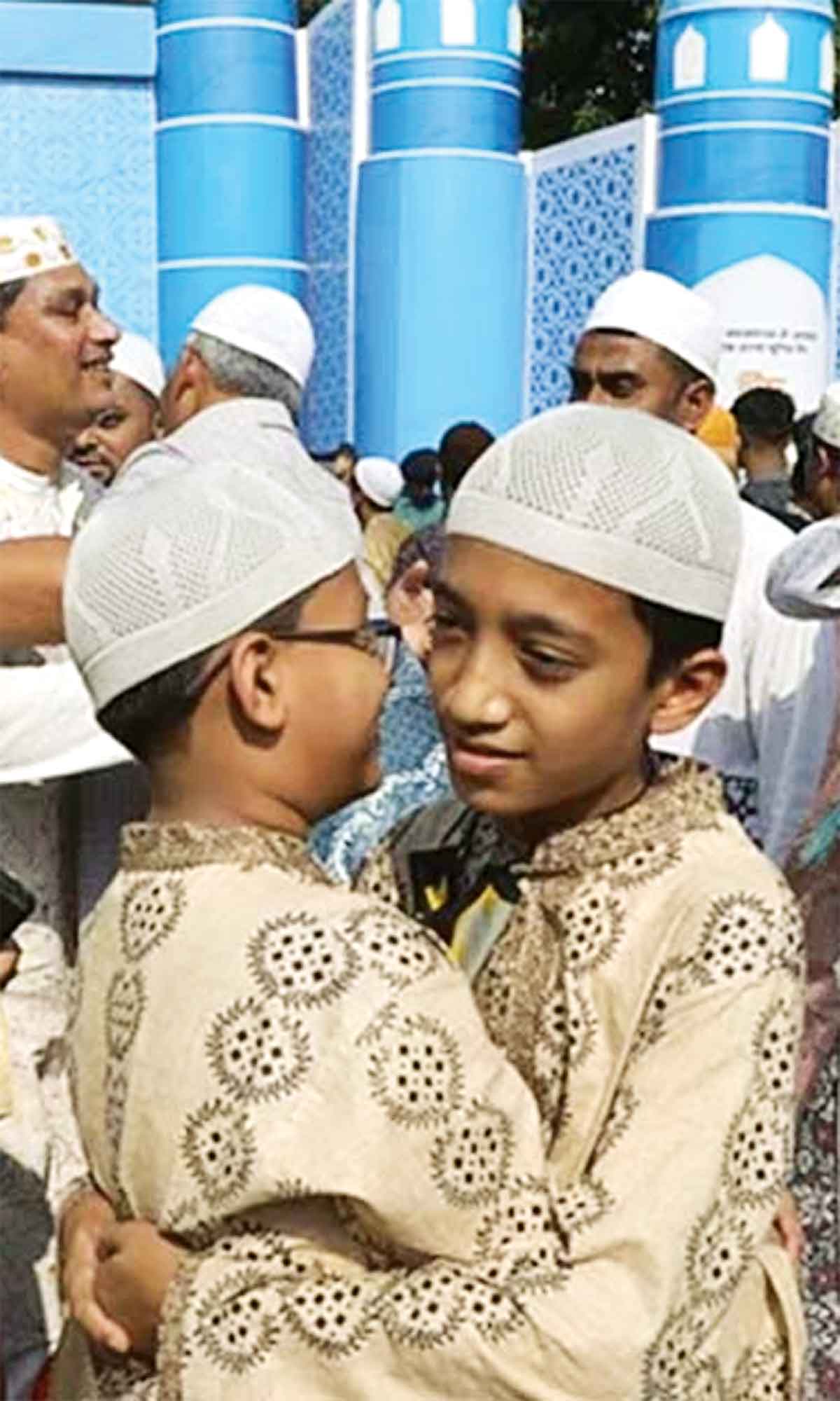 আনন্দ ও উচ্ছ্বাসে পবিত্র ঈদুল ফিতর উদযাপিত