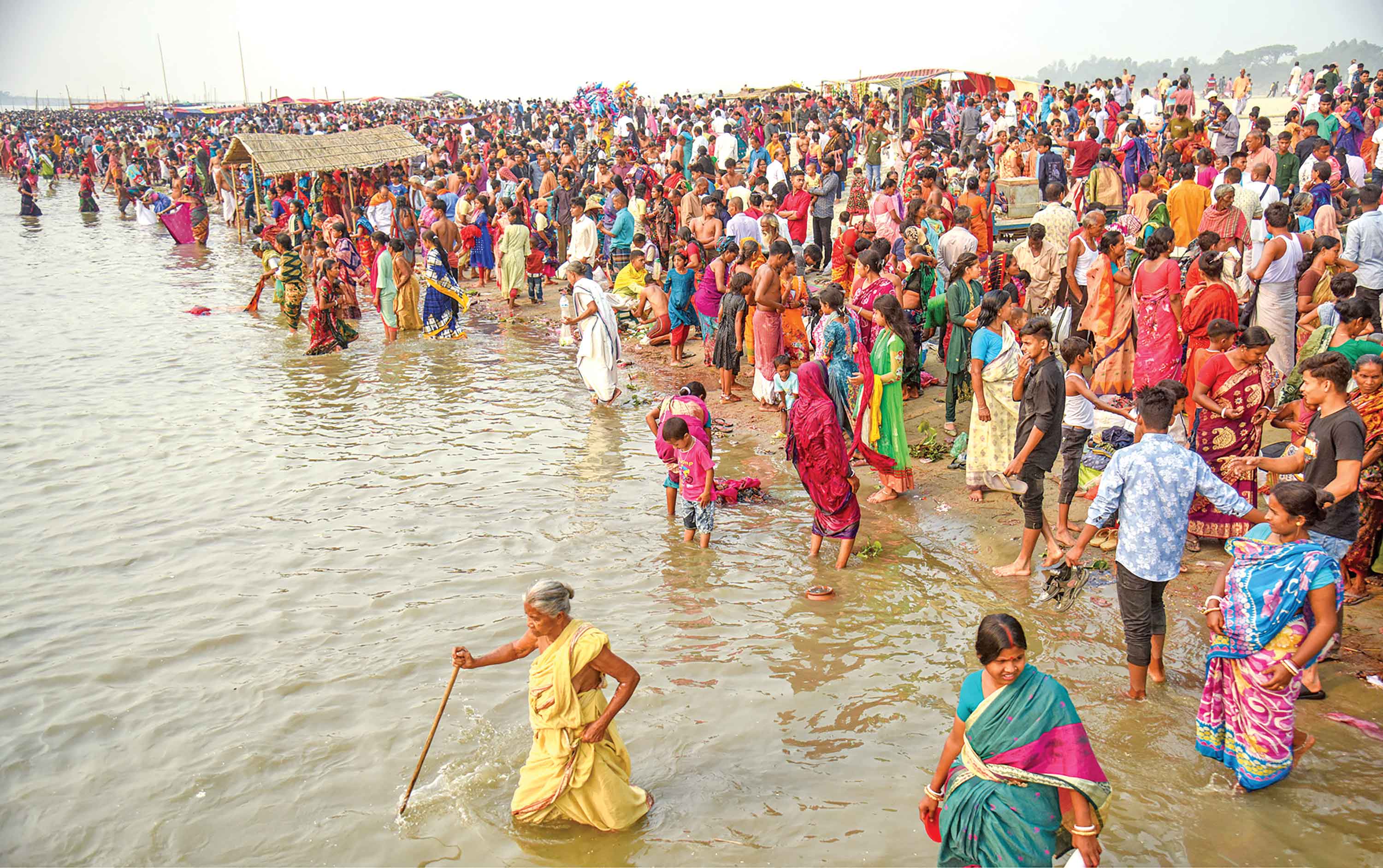 মহাষ্টমীর স্নানোৎসবে ভক্ত-পুণ্যার্থীর ঢল
