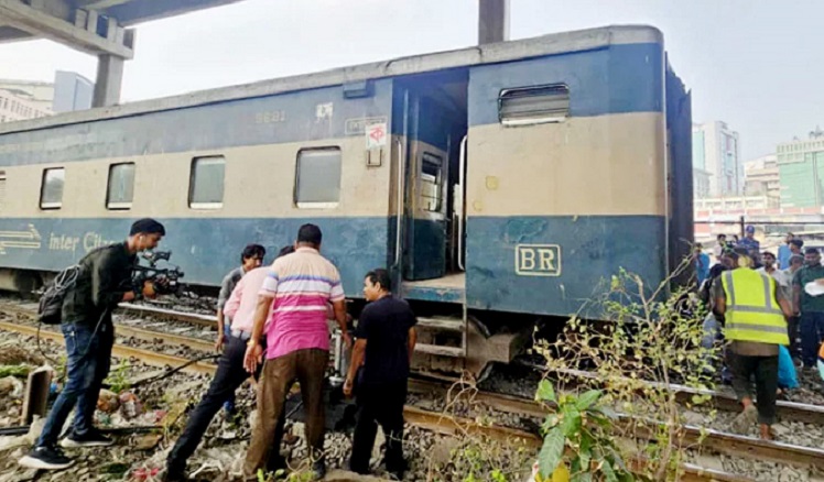 তেজগাঁওয়ে যমুনা এক্সপ্রেস লাইনচ্যুত, একলাইনে চলছে ট্রেন 