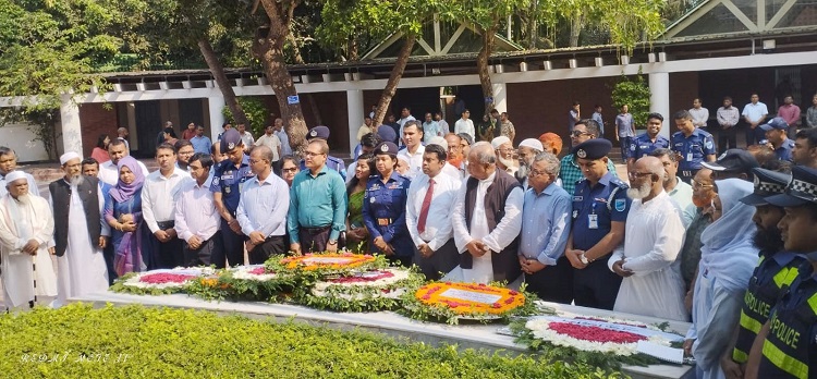 ঐতিহাসিক মুজিব নগর দিবস উপলক্ষে টুঙ্গিপাড়া বঙ্গবন্ধু সমাধিতে শ্রদ্ধা 