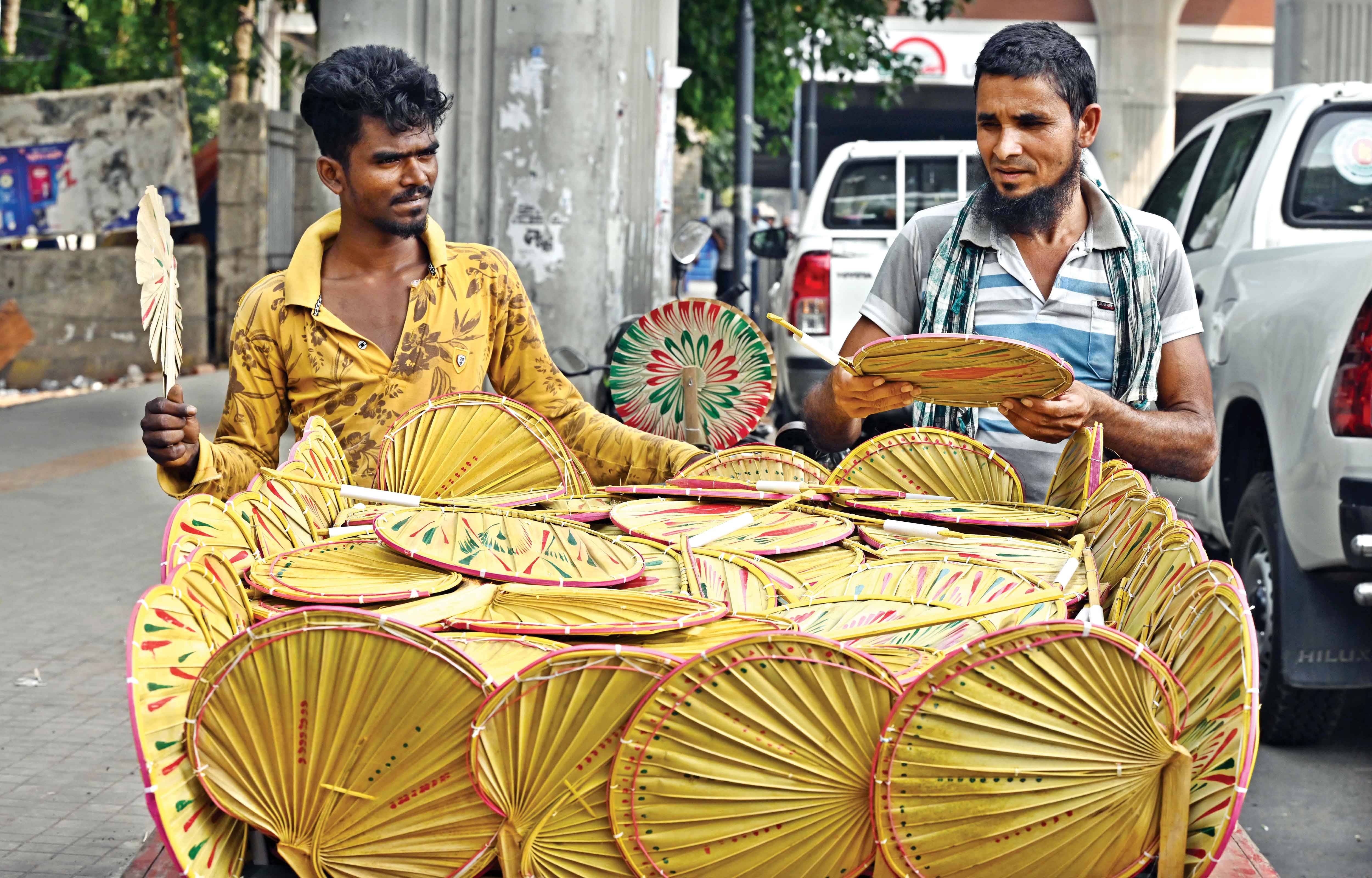 সারাদেশে গরমে অতিষ্ঠ জনজীবন