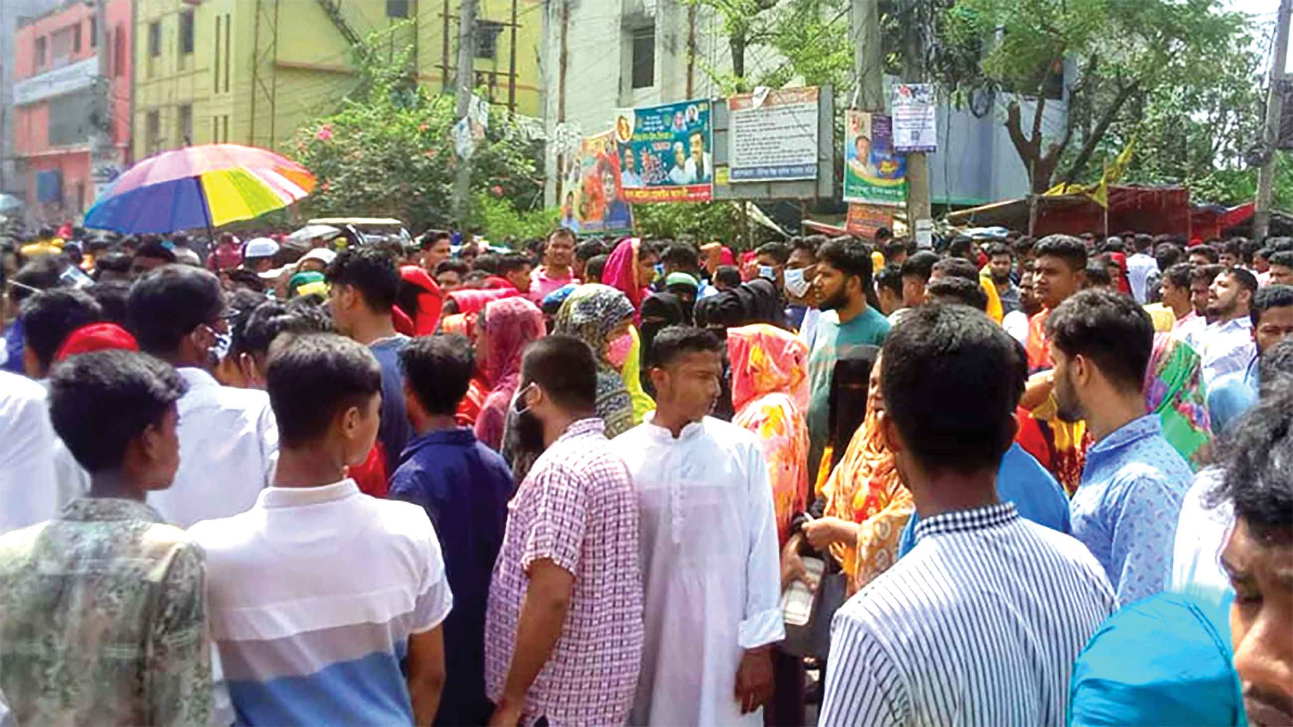 ঢাকা-মুন্সীগঞ্জ সড়ক অবরোধ শ্রমিক-পুলিশ সংঘর্ষ