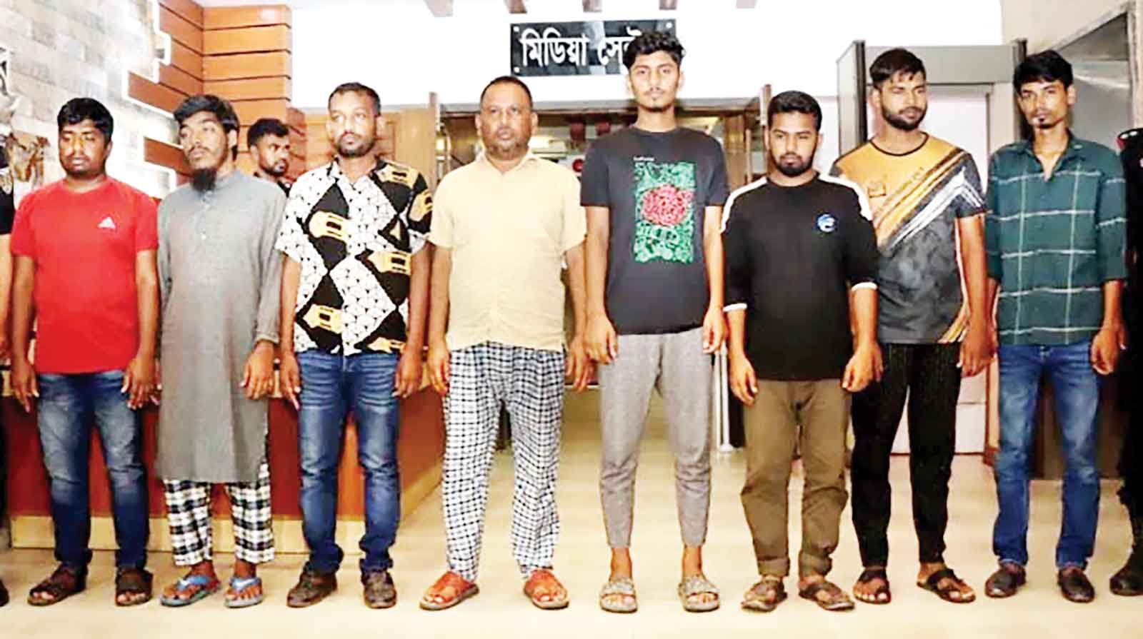 উপবৃত্তির টাকা দেওয়ার নামে প্রতারণা, গ্রেপ্তার ৮