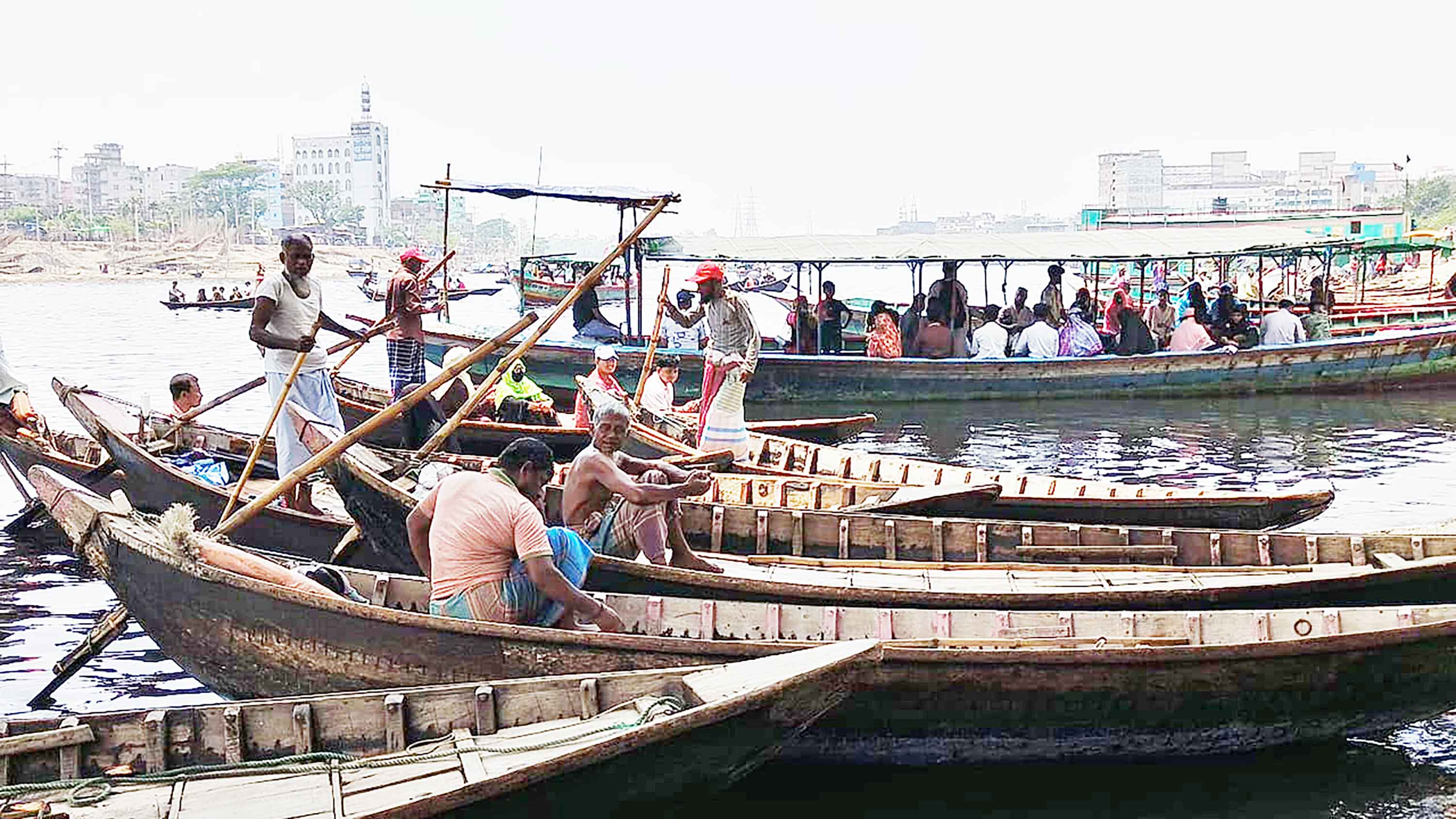 তীব্র দাবদাহে বিপাকে বুড়িগঙ্গার মাঝিরা