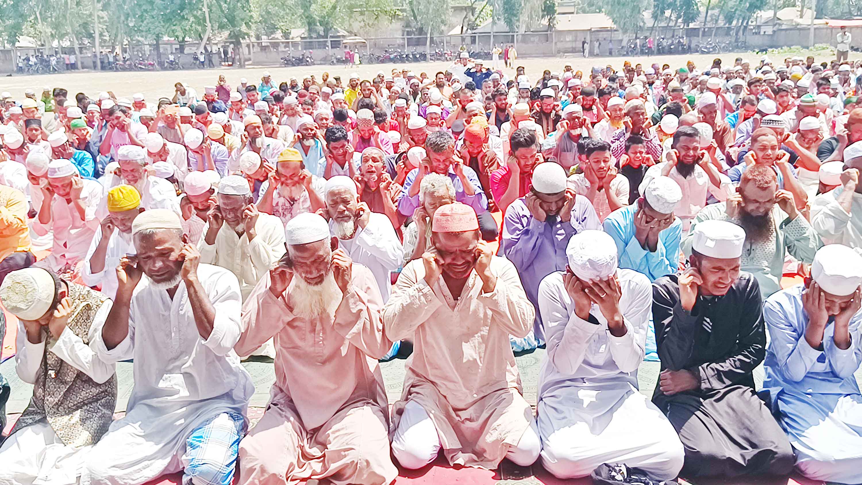 অতি তাপপ্রবাহে বৃষ্টির জন্য ইস্তেস্কার নামাজ আদায়