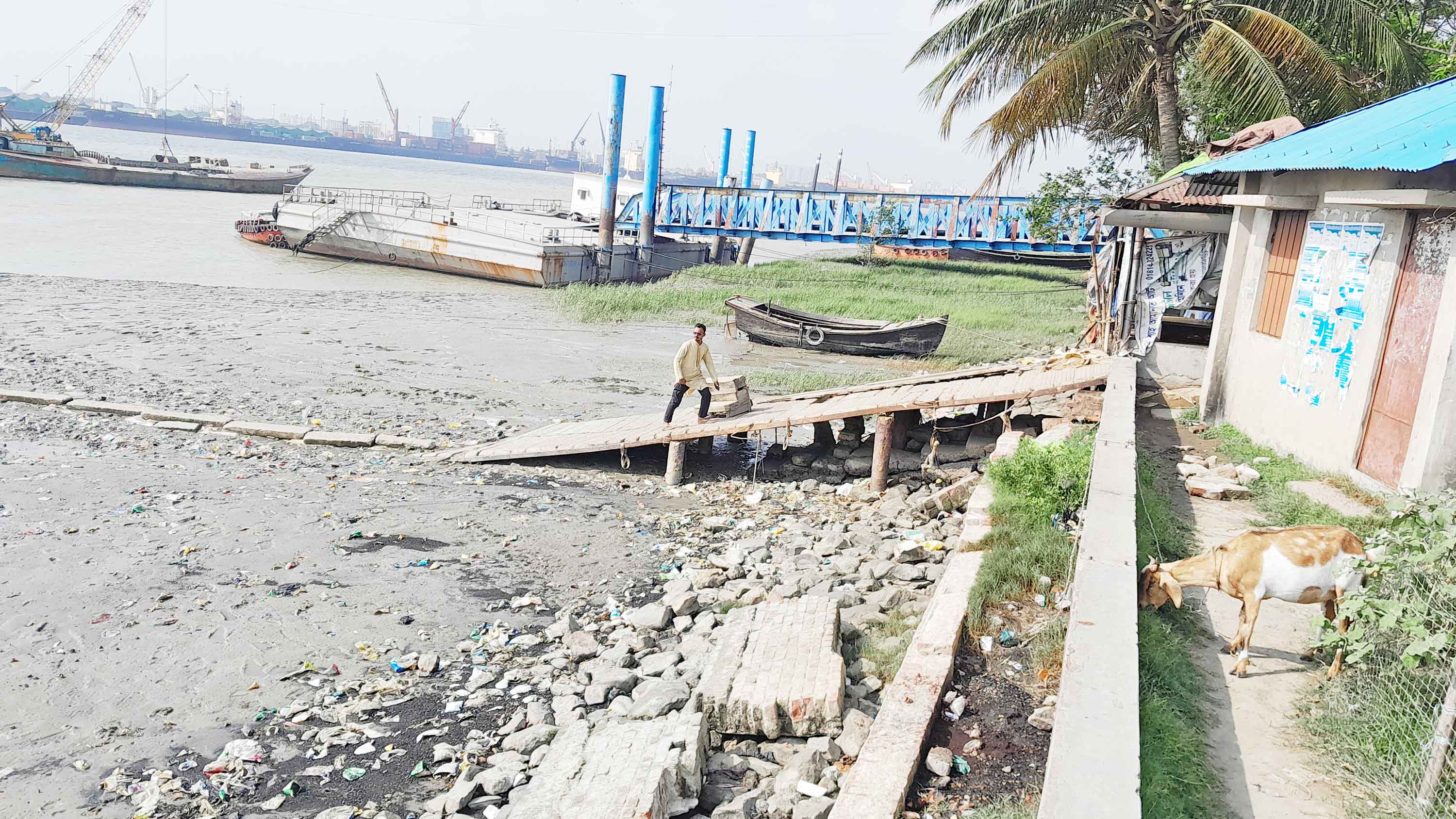 সমস্যায় জর্জরিত কর্ণফুলী নদীর বিভিন্ন ঘাট