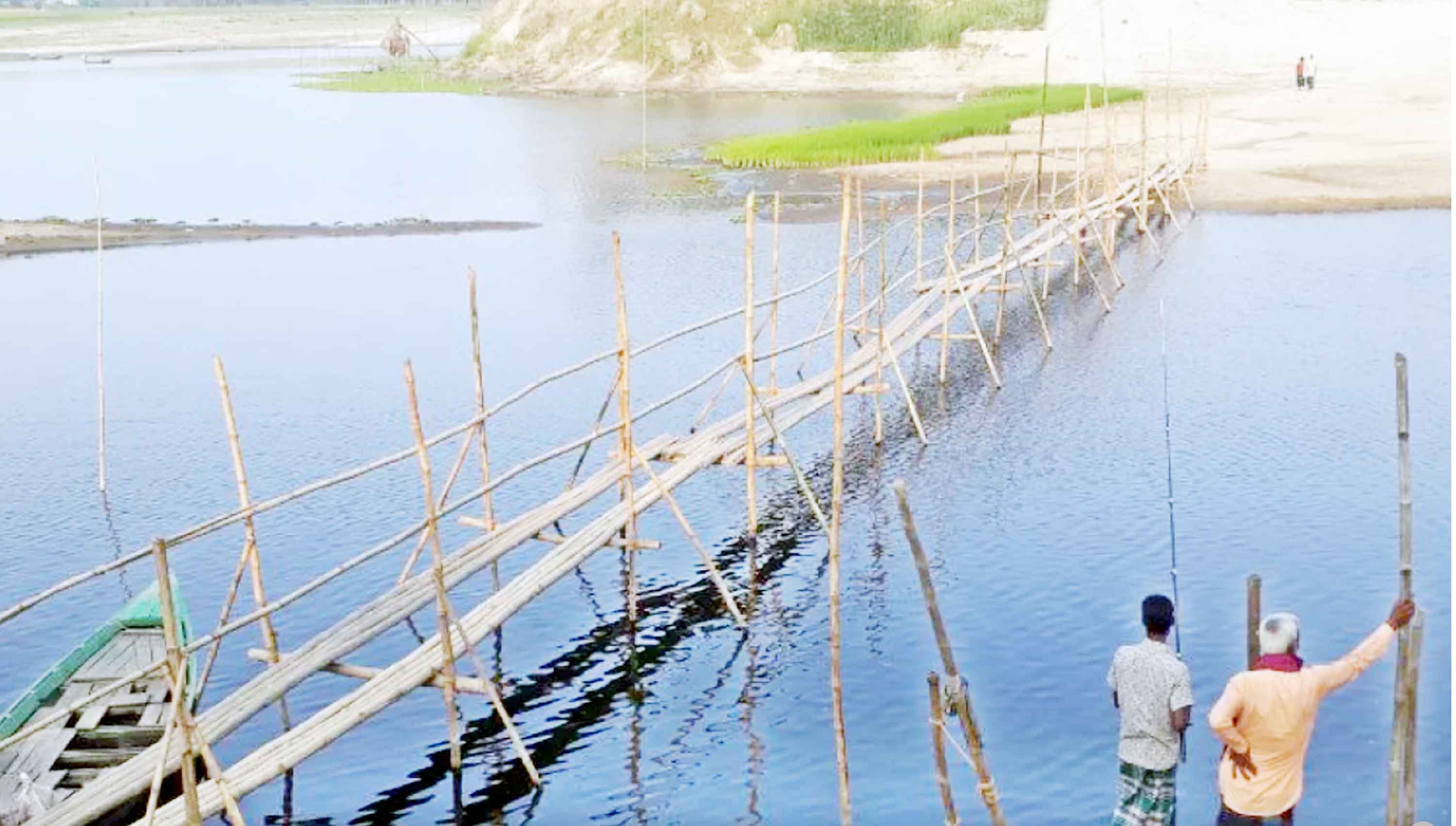 বংশাই নদীতে ব্রিজের অভাবে ২৫ গ্রামবাসীর ঝুঁকিতে পারাপার