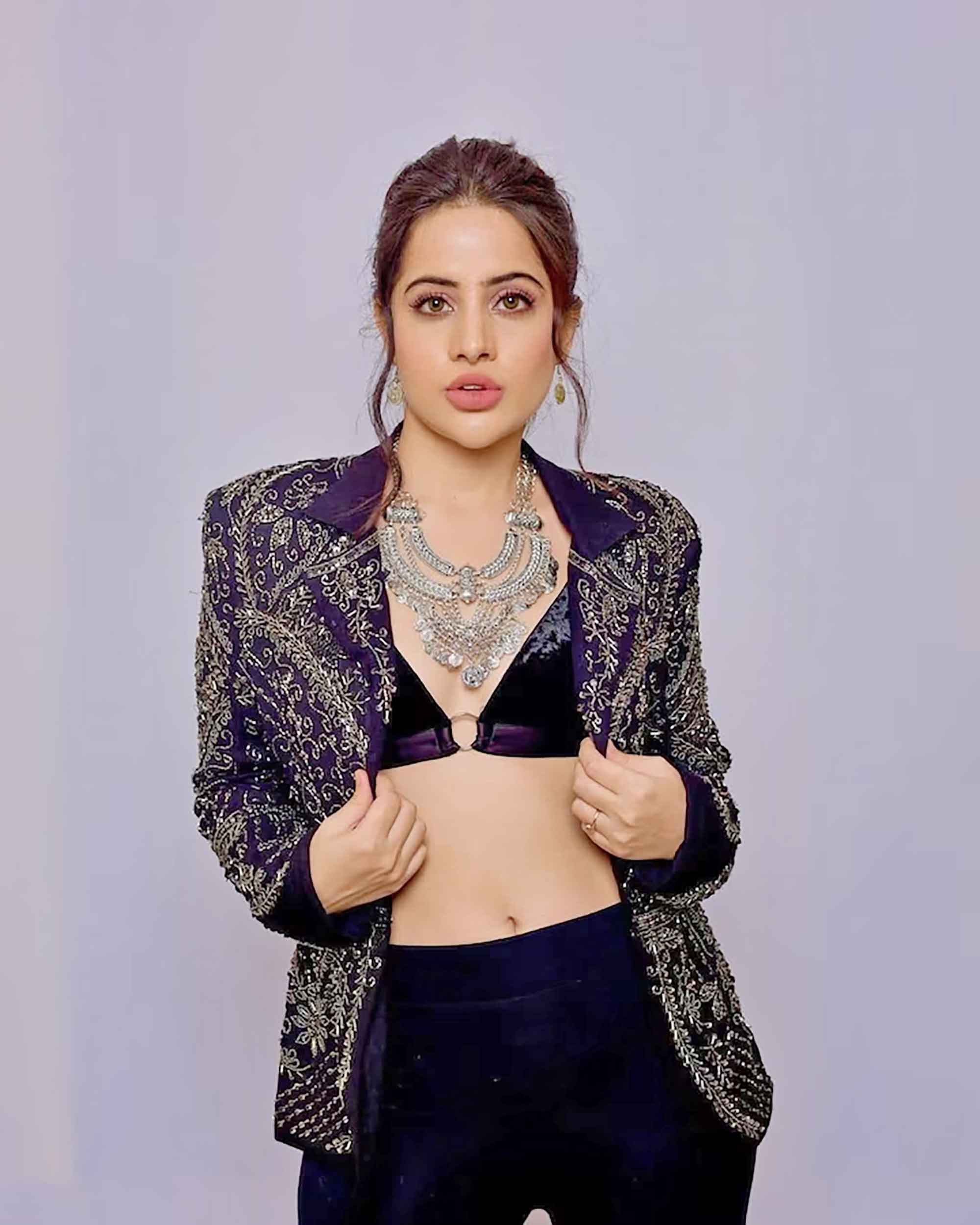 বলিউডের বিতর্কিত তারকা উরফি জাভেদ