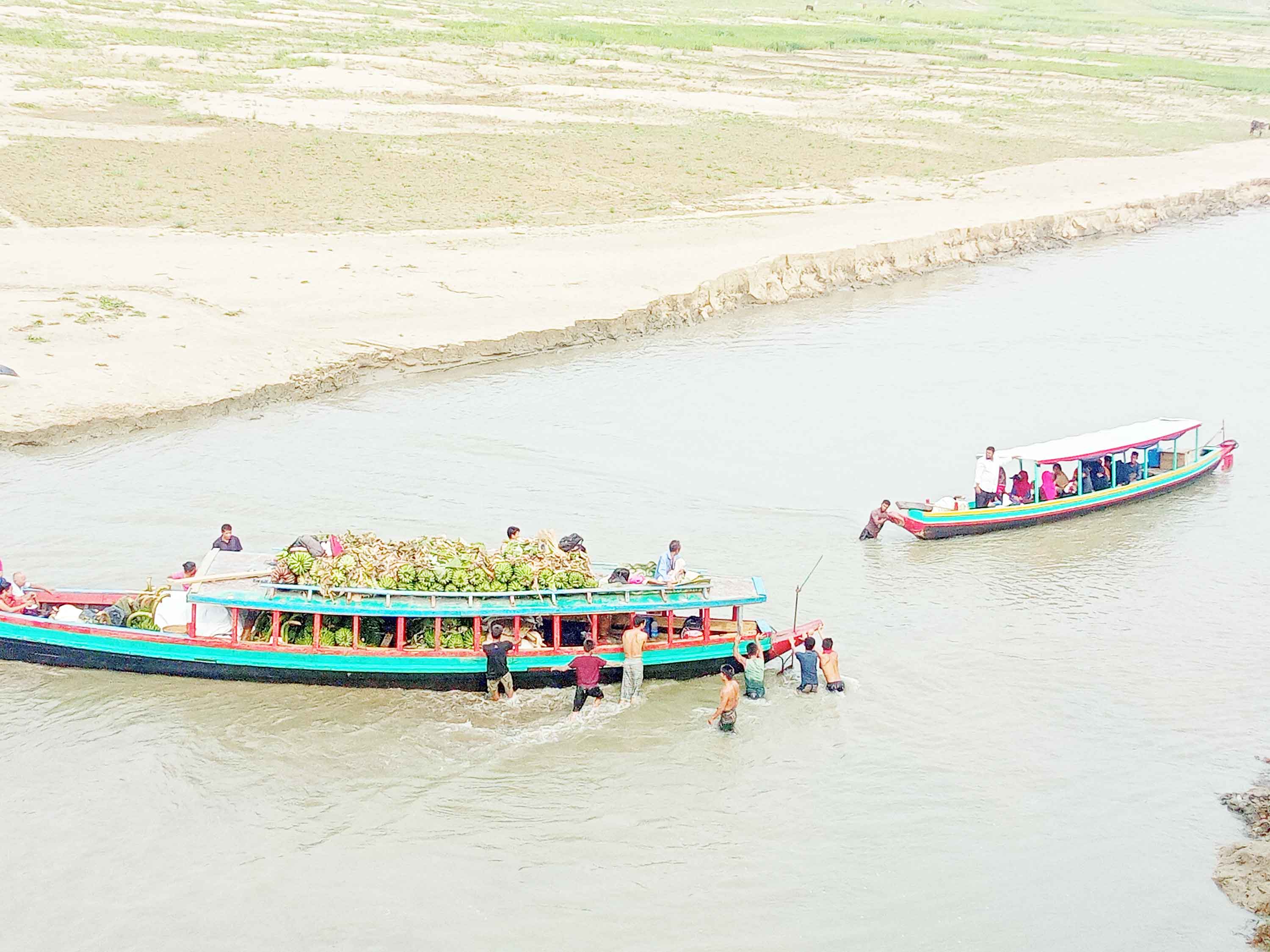 পানি শুকিয়ে যাচ্ছে কাপ্তাই হ্রদ, জরুরি ড্রেজিং দাবি