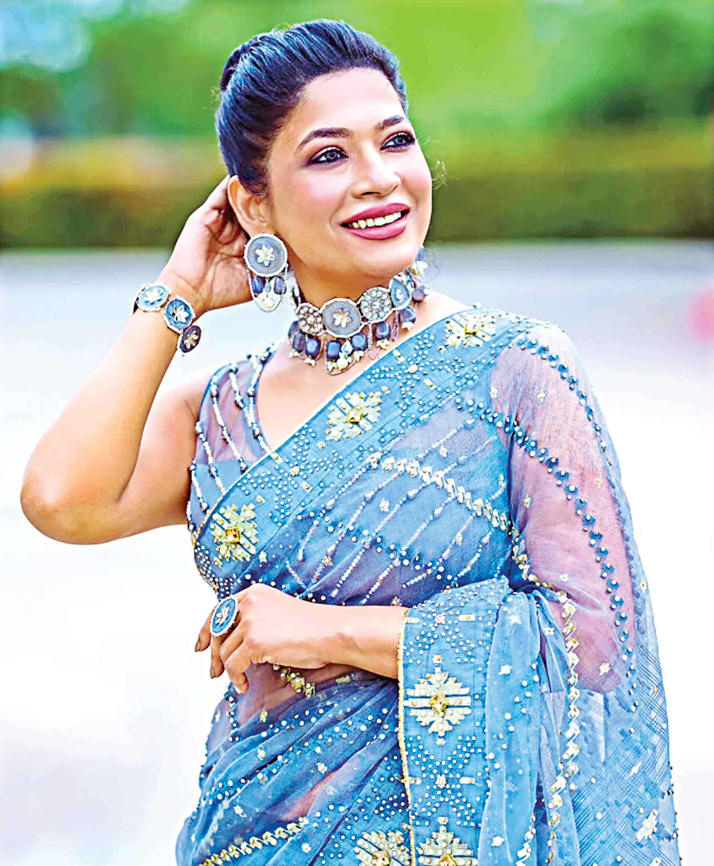 উচ্ছ্বসিত বাঁধন