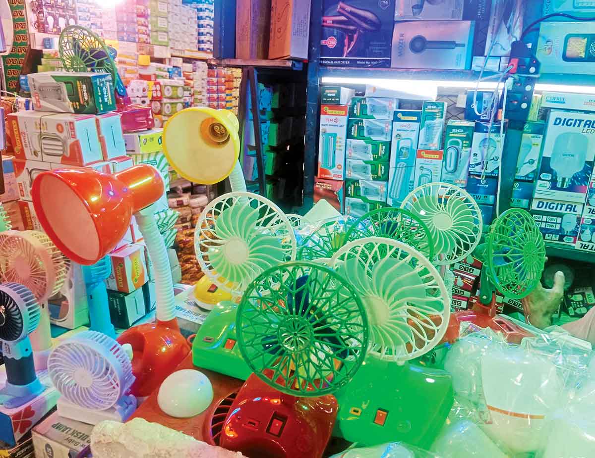 গরমের দাপটে সংসারের বাজেটে বড় ধাক্কা