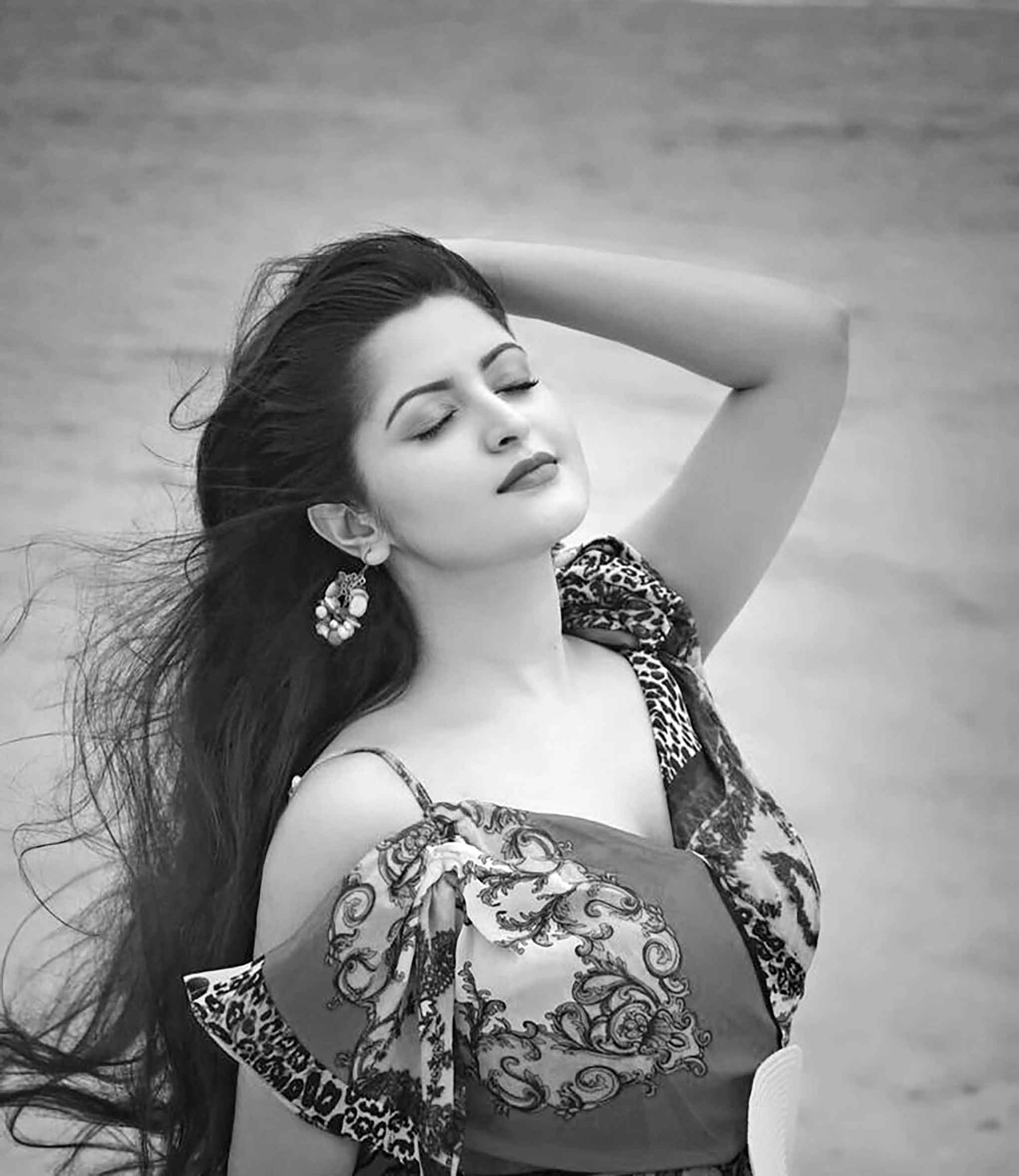 নিজের প্রতি মুগ্ধ পরীমনি