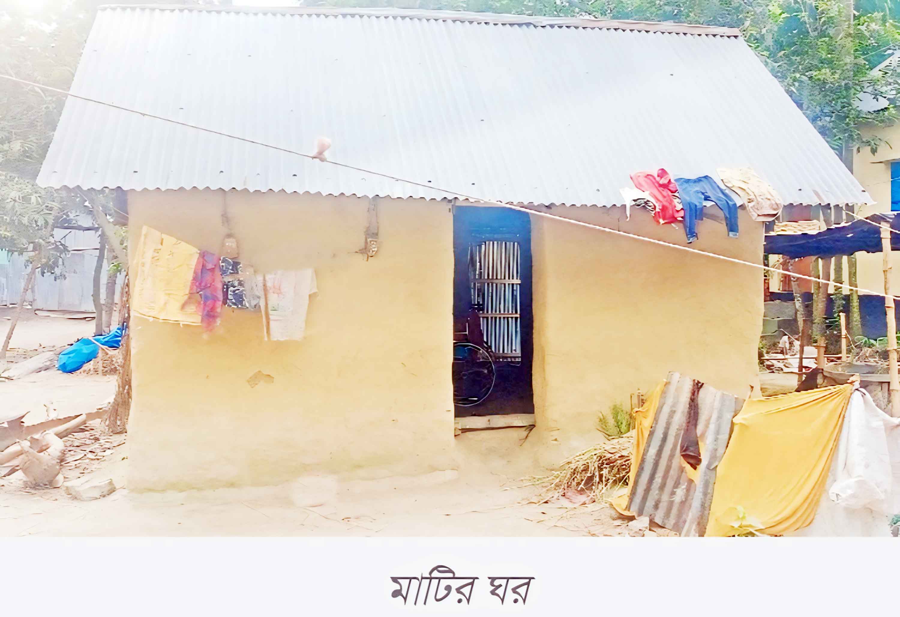 তীব্র গরমে শান্তি মেলে মাটির ঘরে