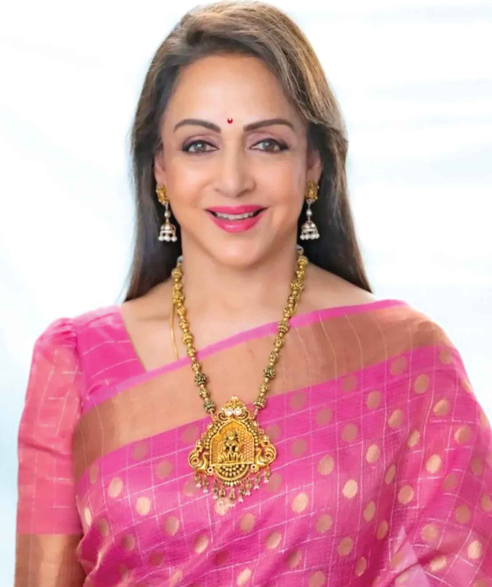পঁচাত্তরেও স্বপ্নচারিণী হেমা