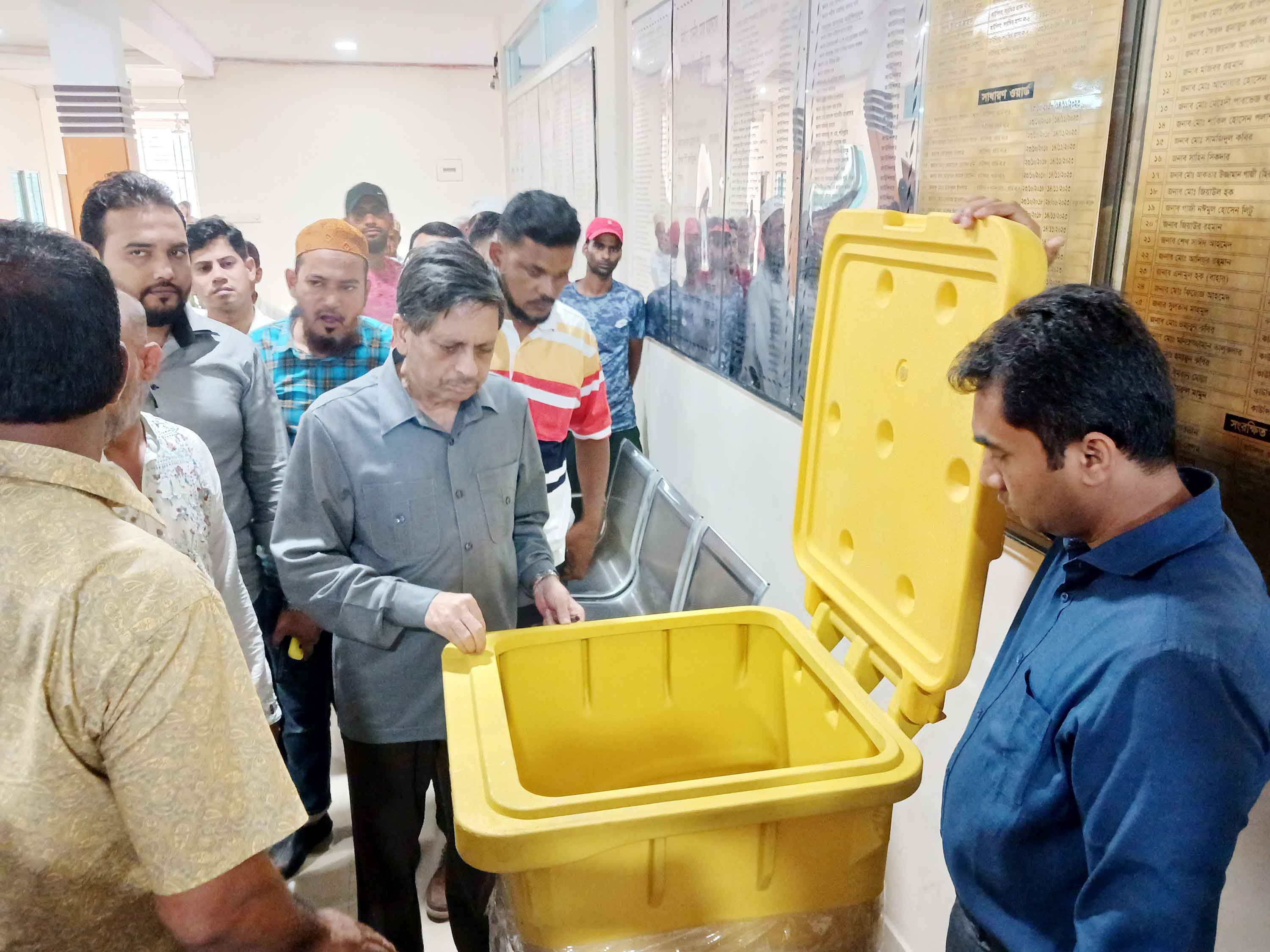 বরিশাল সিটিতে বসানো হচ্ছে আধুনিক ডাস্টবিন