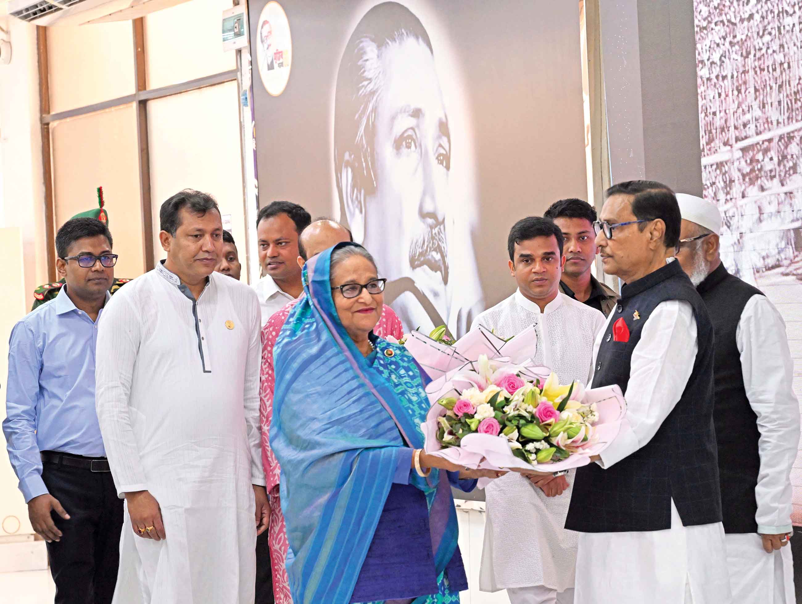 থাইল্যান্ড সফর শেষে দেশে ফিরলেন প্রধানমন্ত্রী