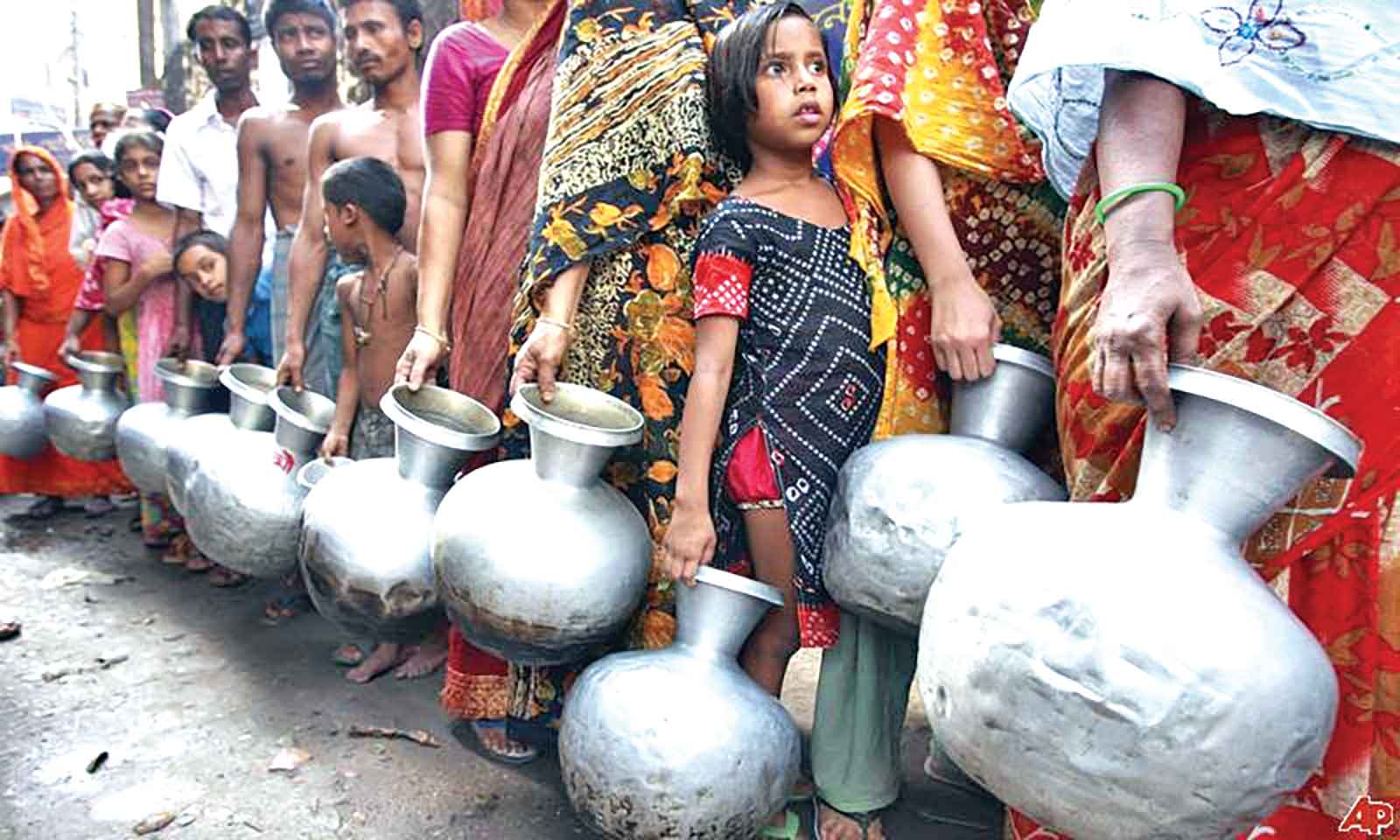 দাবদাহের মধ্যেও পানি সংকট রাজধানীর বিভিন্ন এলাকায়