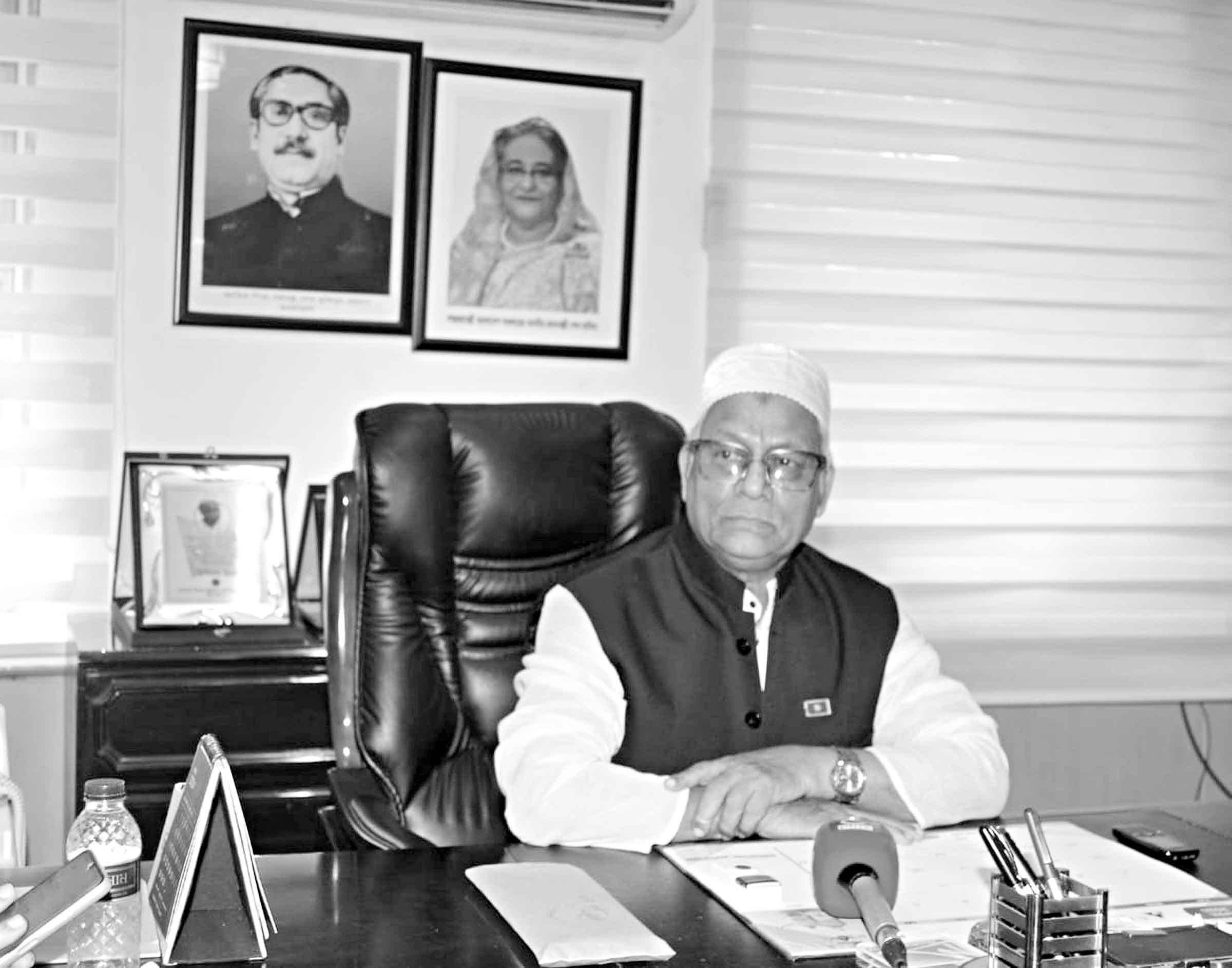 চউক অফিস ভবনের বিভিন্ন কক্ষ পরিদর্শন করলেন চেয়ারম্যান