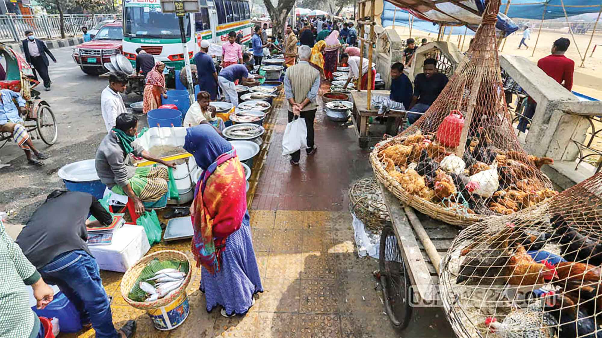 ফুটপাত তুমি কার?