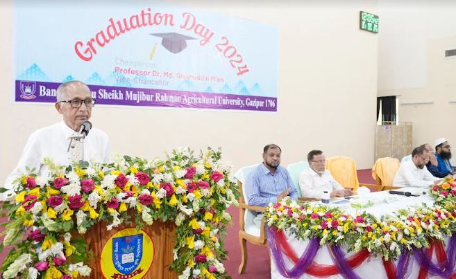 বশেমুরকৃবিতে জাঁকজমকপূর্ণ পরিবেশে গ্র্যাজুয়েশন ডে -২০২৪ অনুষ্ঠিত