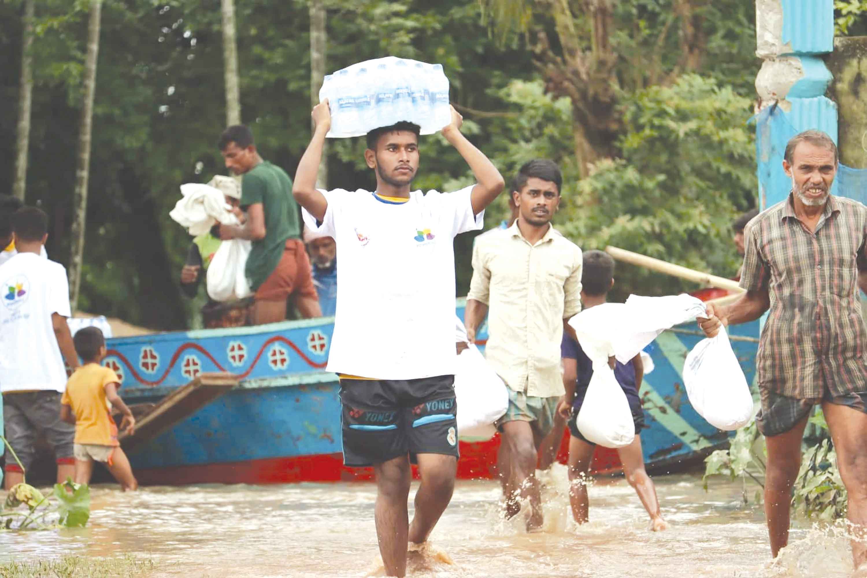 উপকূলীয় অঞ্চলের মানুষকে বিনামূল্যে মানবিক সেবা