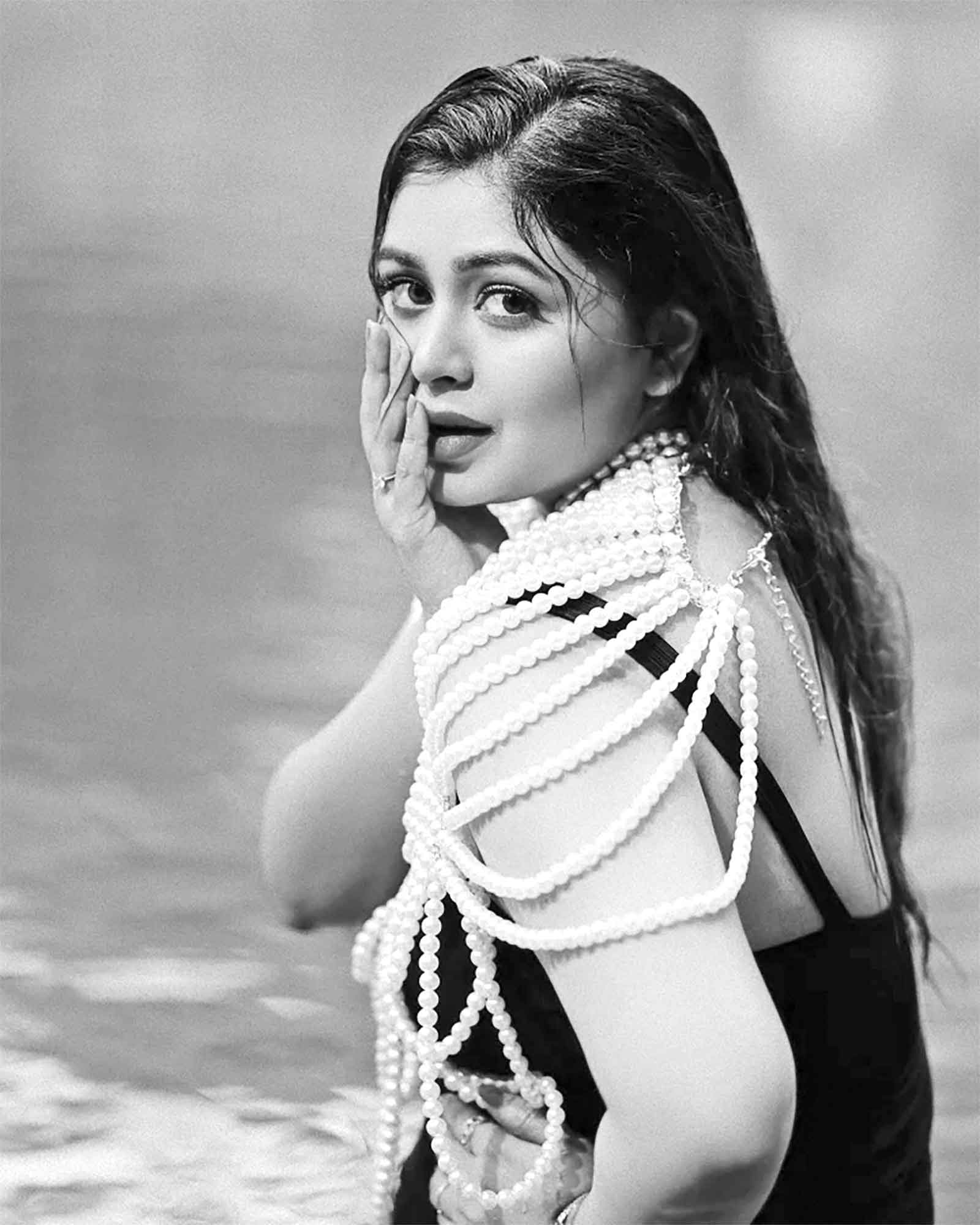 উষ্ণতা ছড়ালেন ঋতাভরী