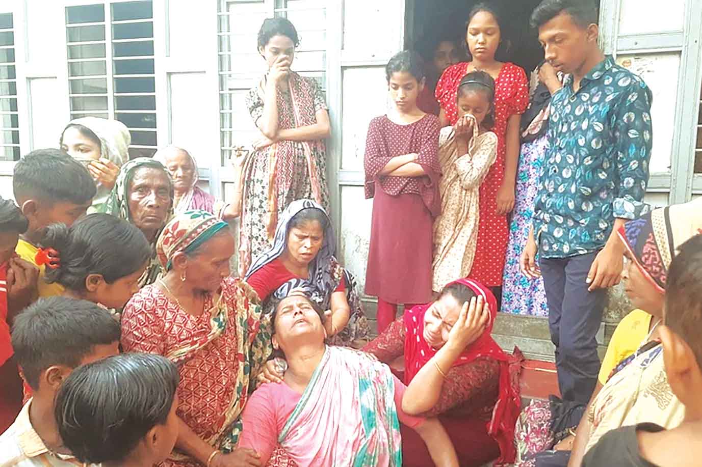 'বাজানের স্বপ্ন লাশ হইয়া ফিরা আইলো'