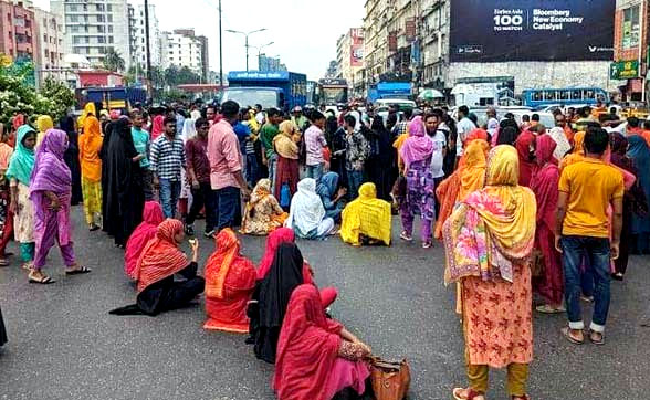 বনানীতে পোশাক শ্রমিকদের সড়ক অবরোধ, তীব্র যানজট