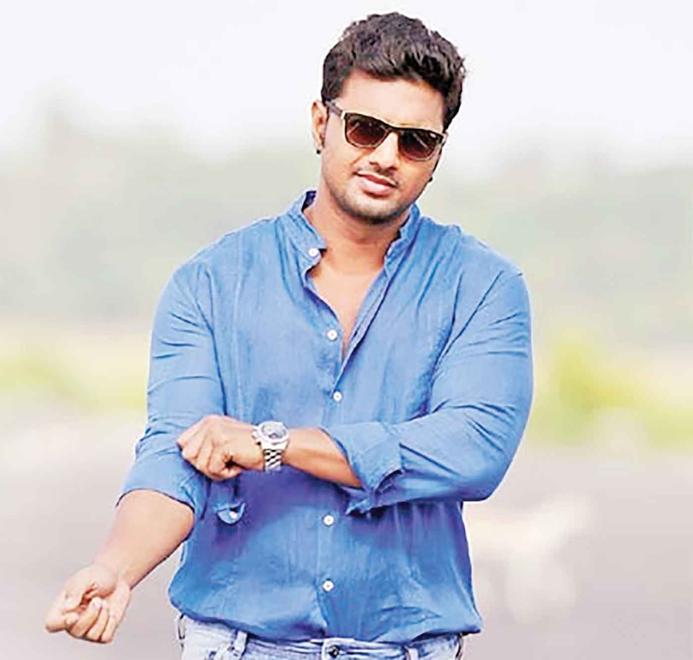 হেলিকপ্টারে আগুন, প্রাণে বাঁচলেন দেব