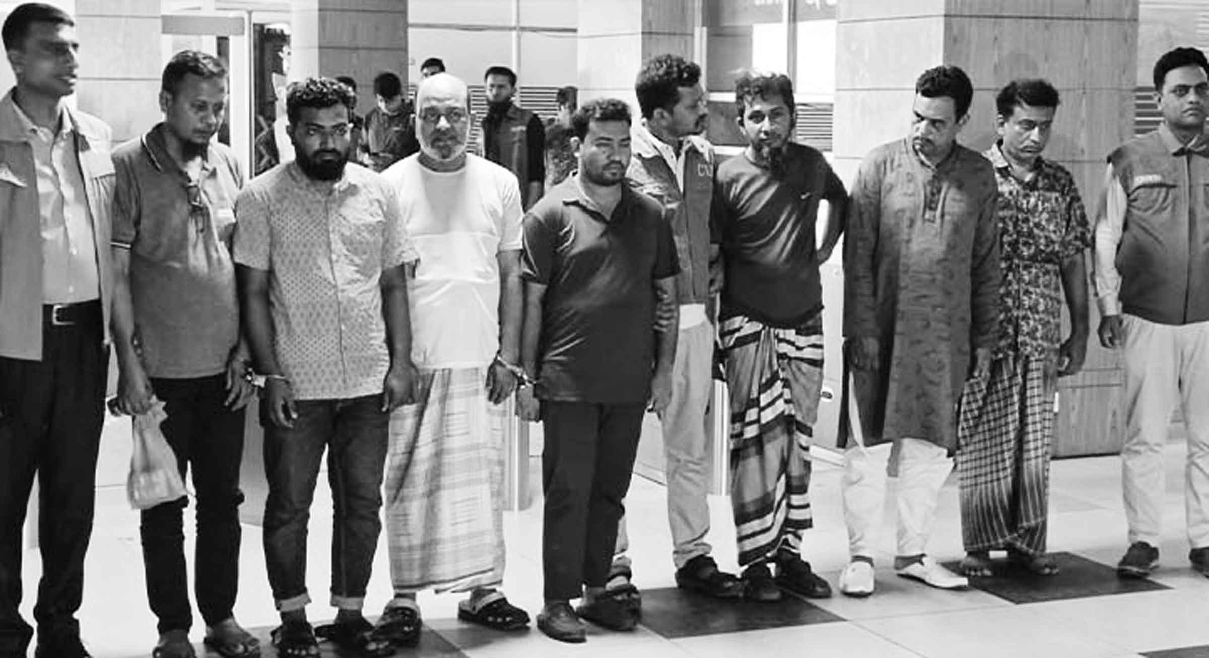একই সম্পত্তি একাধিক ব্যাংকে বন্ধক রেখে প্রতারণা, গ্রেপ্তার ৭