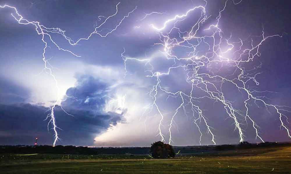 আজ থেকে ঝরবে বৃষ্টি বজ্রপাতের সতর্কতা
