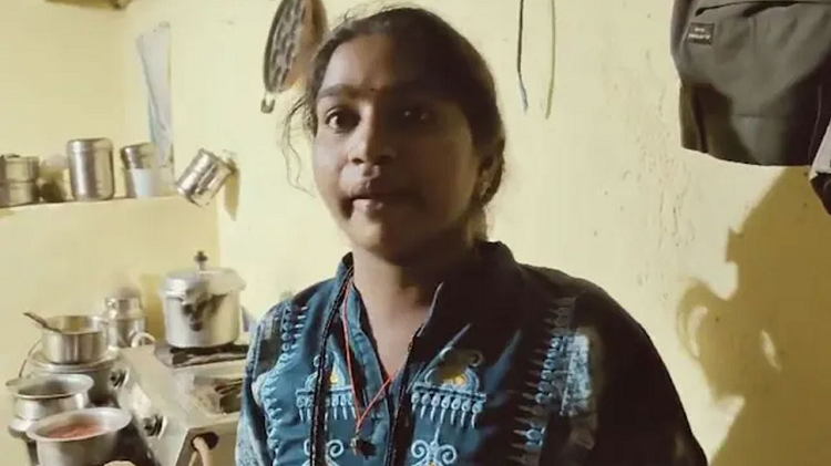 স্বামীর সঙ্গে ঝগড়া করে ছেলেকে কুমির ভর্তি নদীতে ফেলে দেন মা
