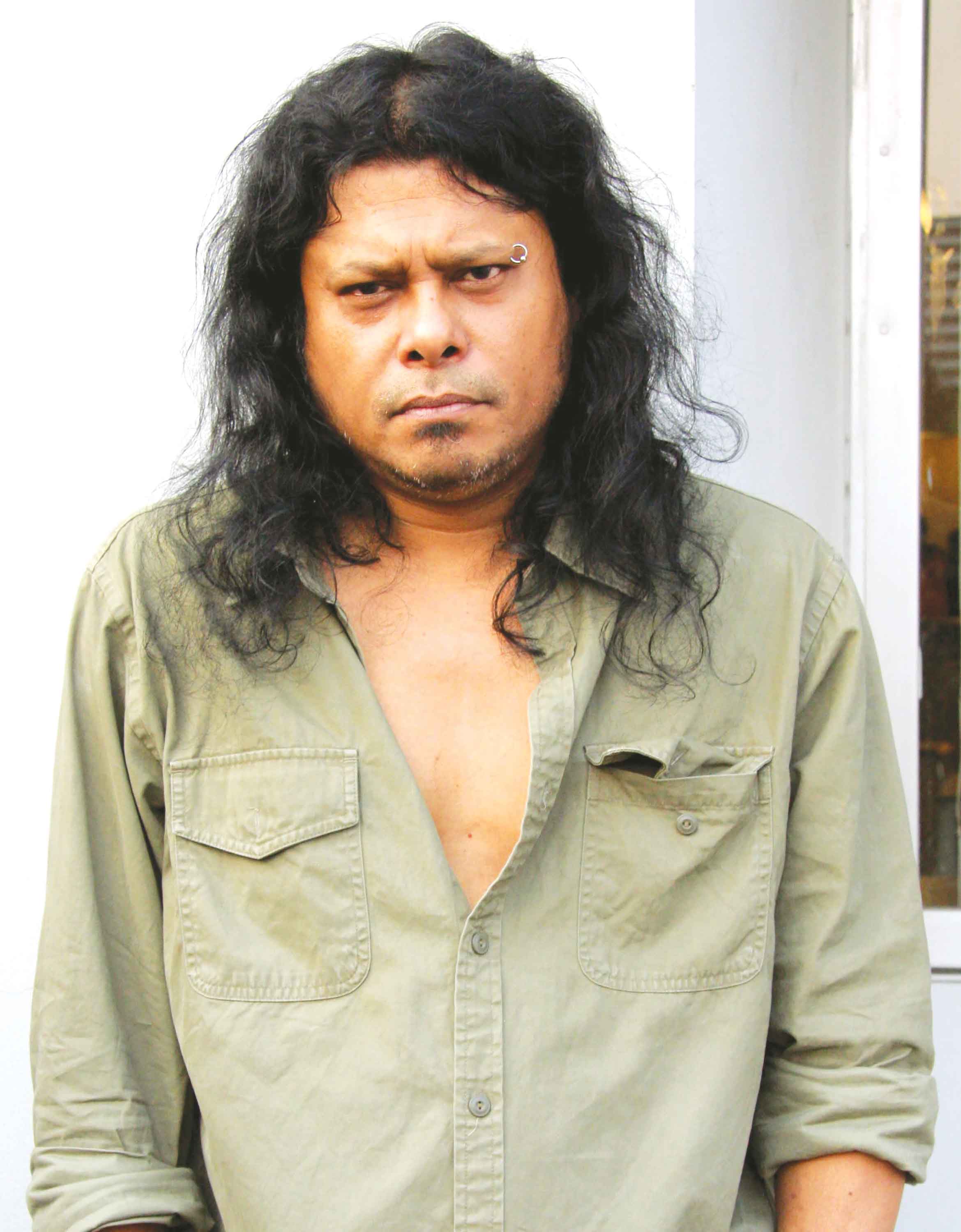 লন্ডনের স্টেডিয়ামে গাইবেন জেমস