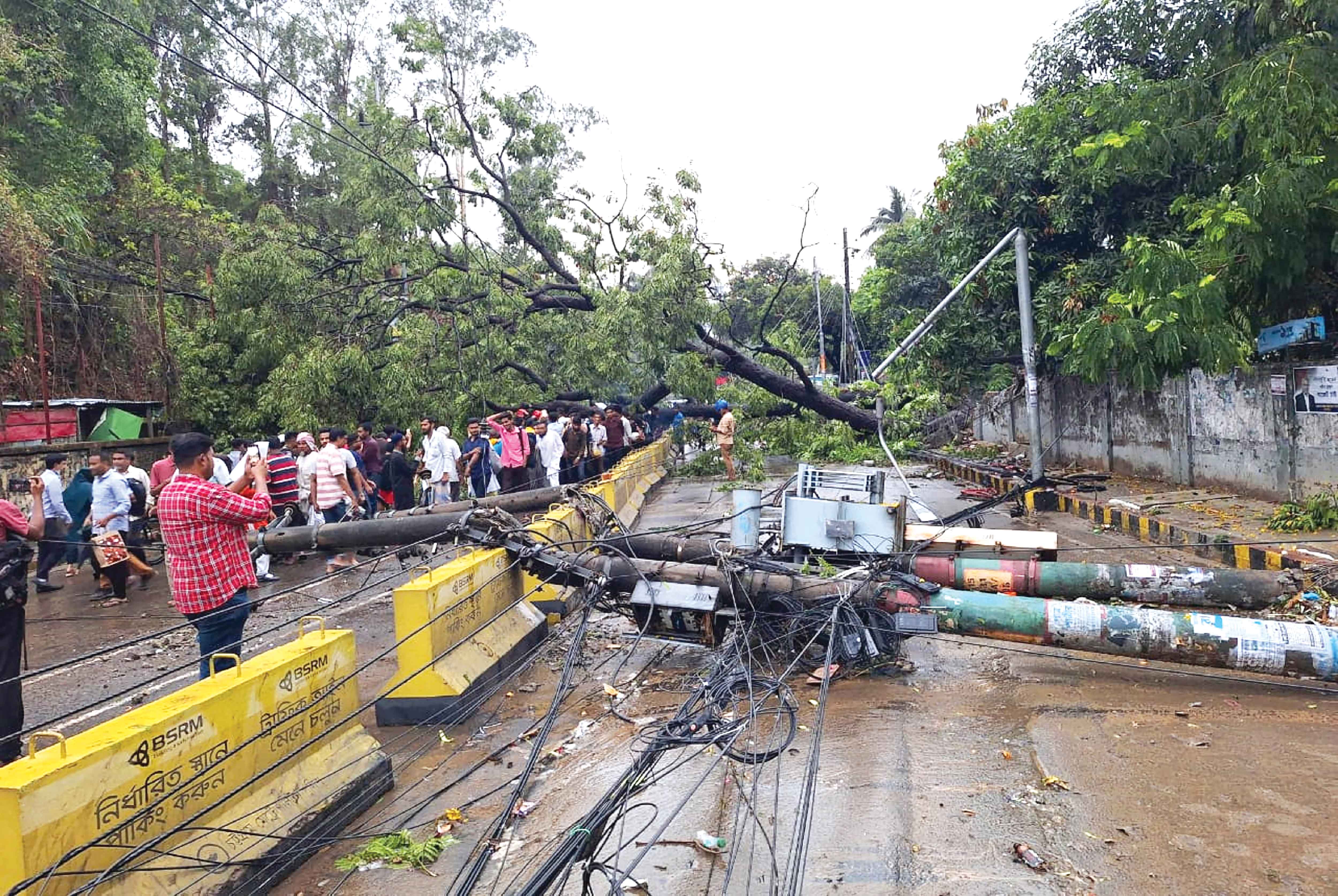 কালবৈশাখীতে লন্ডভন্ড চট্টগ্রাম