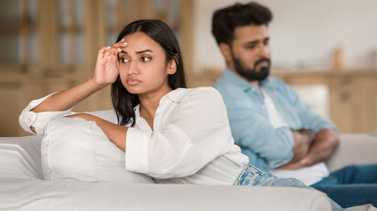 নড়বড়ে হচ্ছে সংসারের বন্ধন