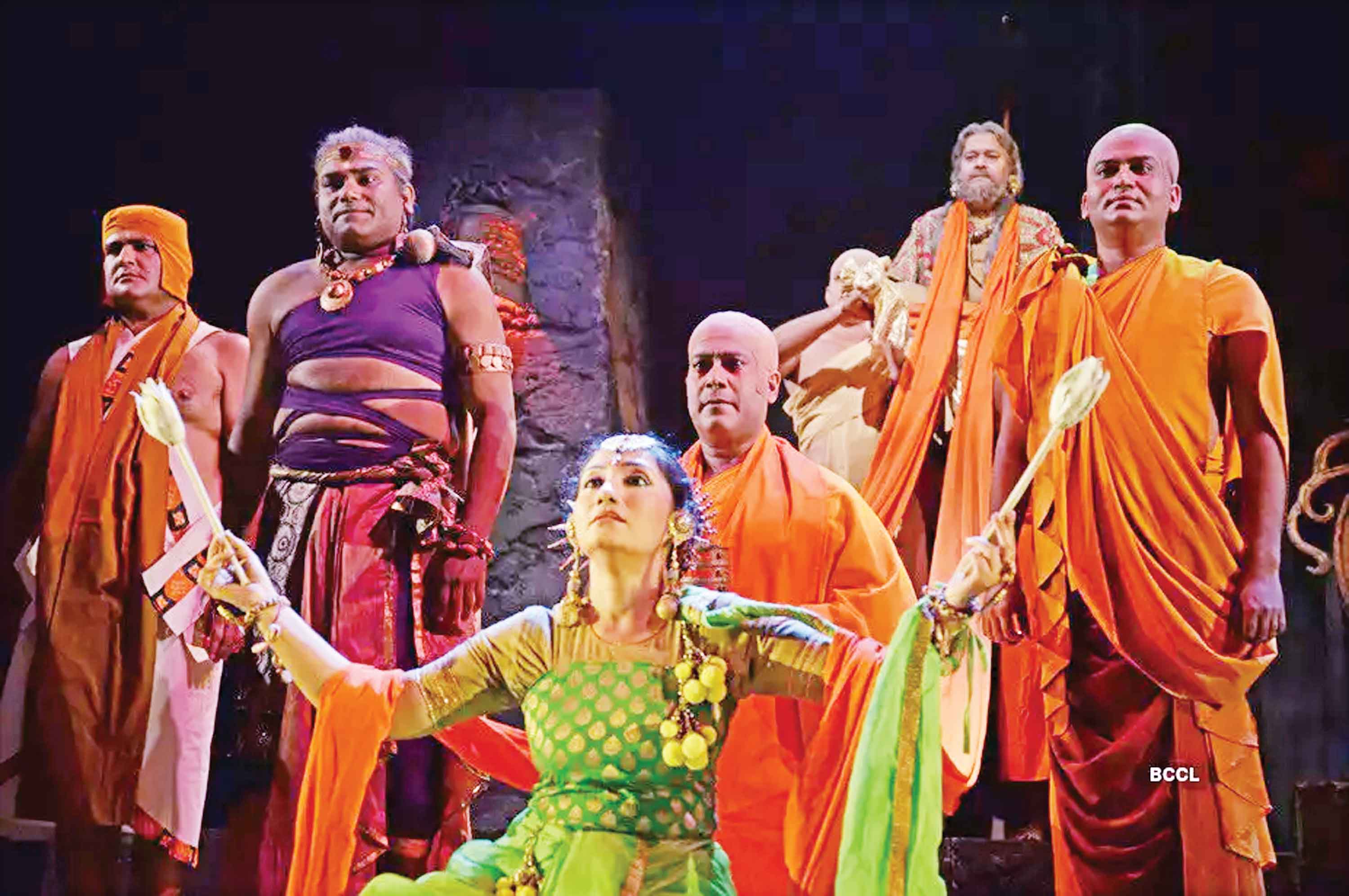 মঞ্চনাটকে প্রাণের সঞ্চার