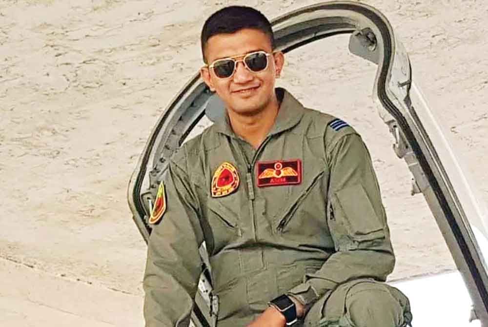 চট্টগ্রামে বিধ্বস্ত প্রশিক্ষণ বিমানের পাইলট নিহত