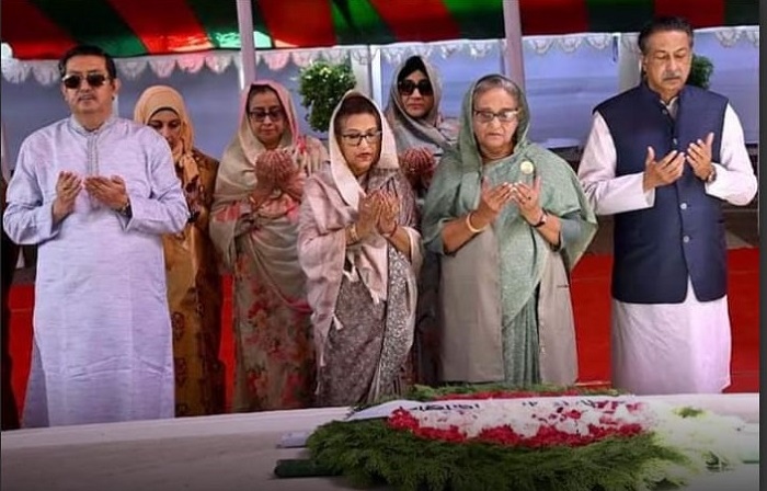 টুঙ্গিপাড়া জাতির পিতার সমাধিতে প্রধানমন্ত্রীর শ্রদ্ধা নিবেদন