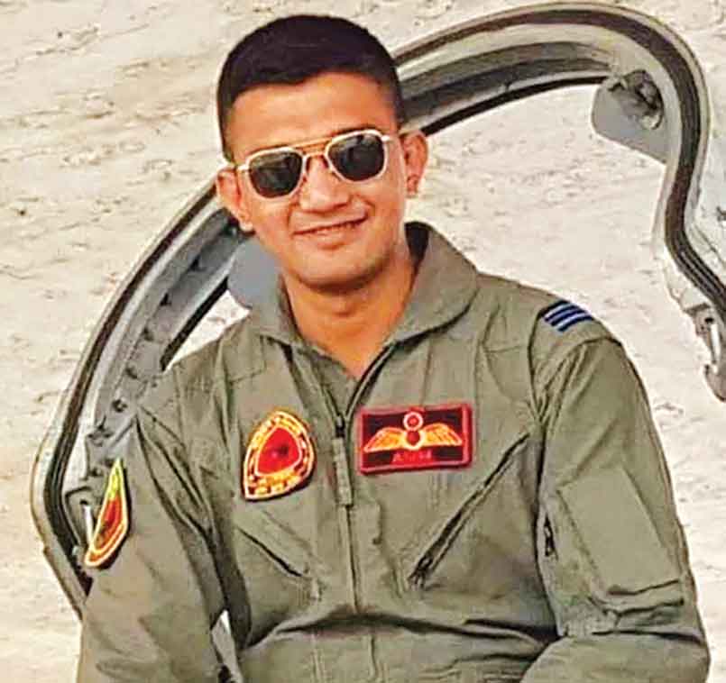 স্কোয়াড্রন লিডার আসিম জাওয়াদের দাফন সম্পন্ন