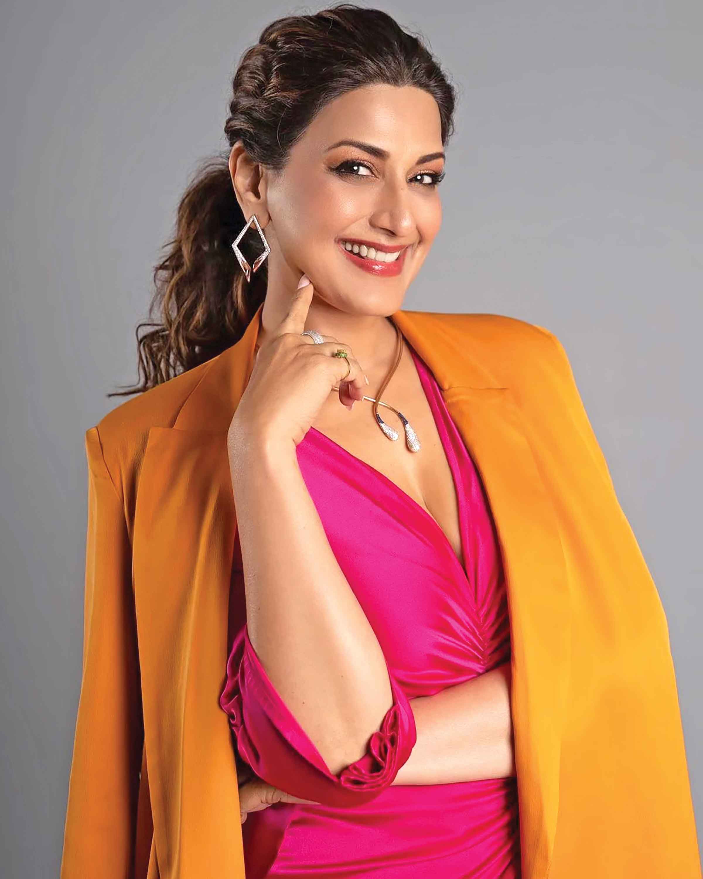 ক্যানসার জয় করে অভিনয়ে সোনালি