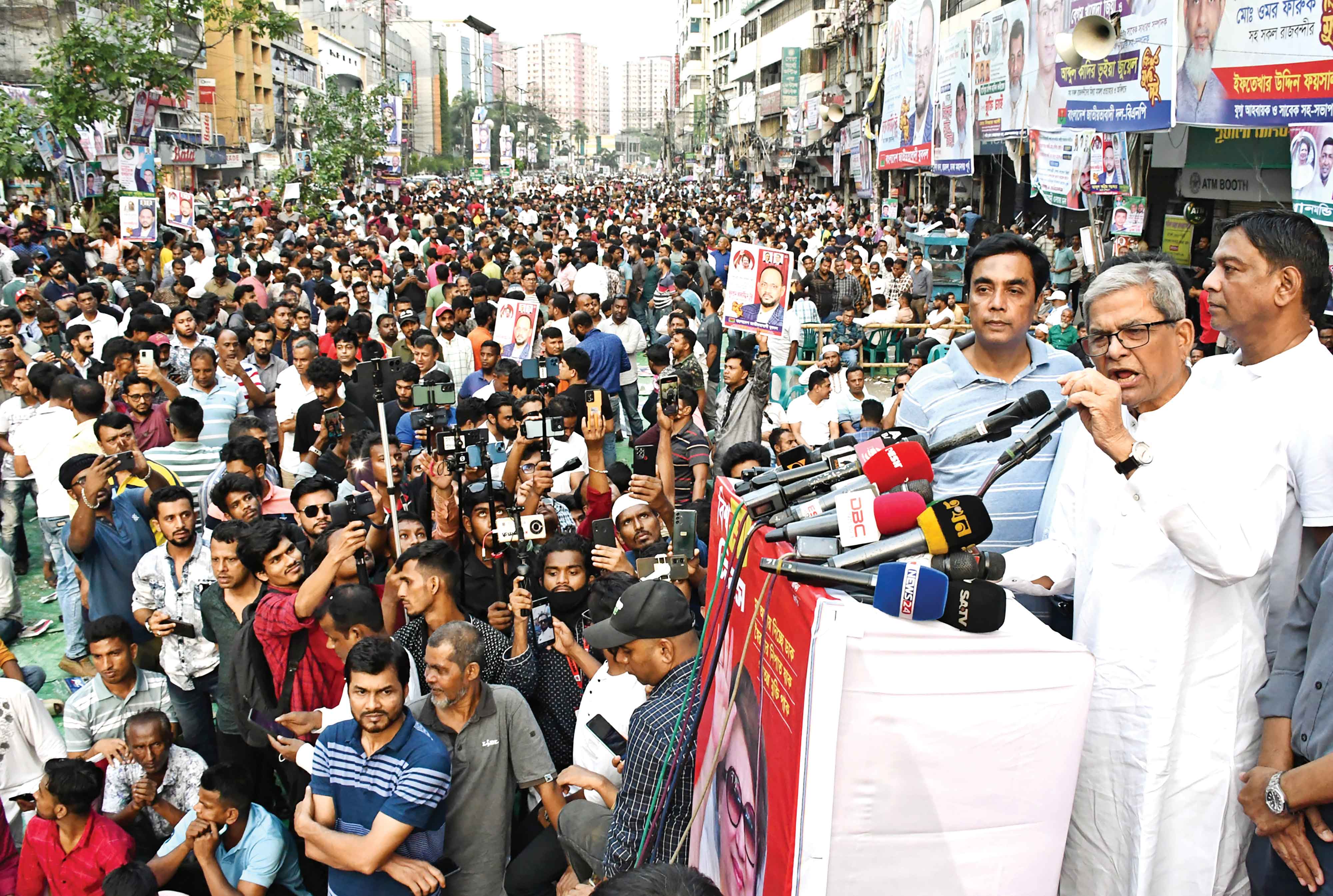 দেশ চালাচ্ছে অদৃশ্য শক্তি :মির্জা ফখরুল