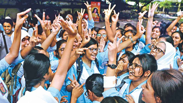 এবার এসএসসি পরীক্ষায় পাসের হার ৮৩.০৪ শতাংশ