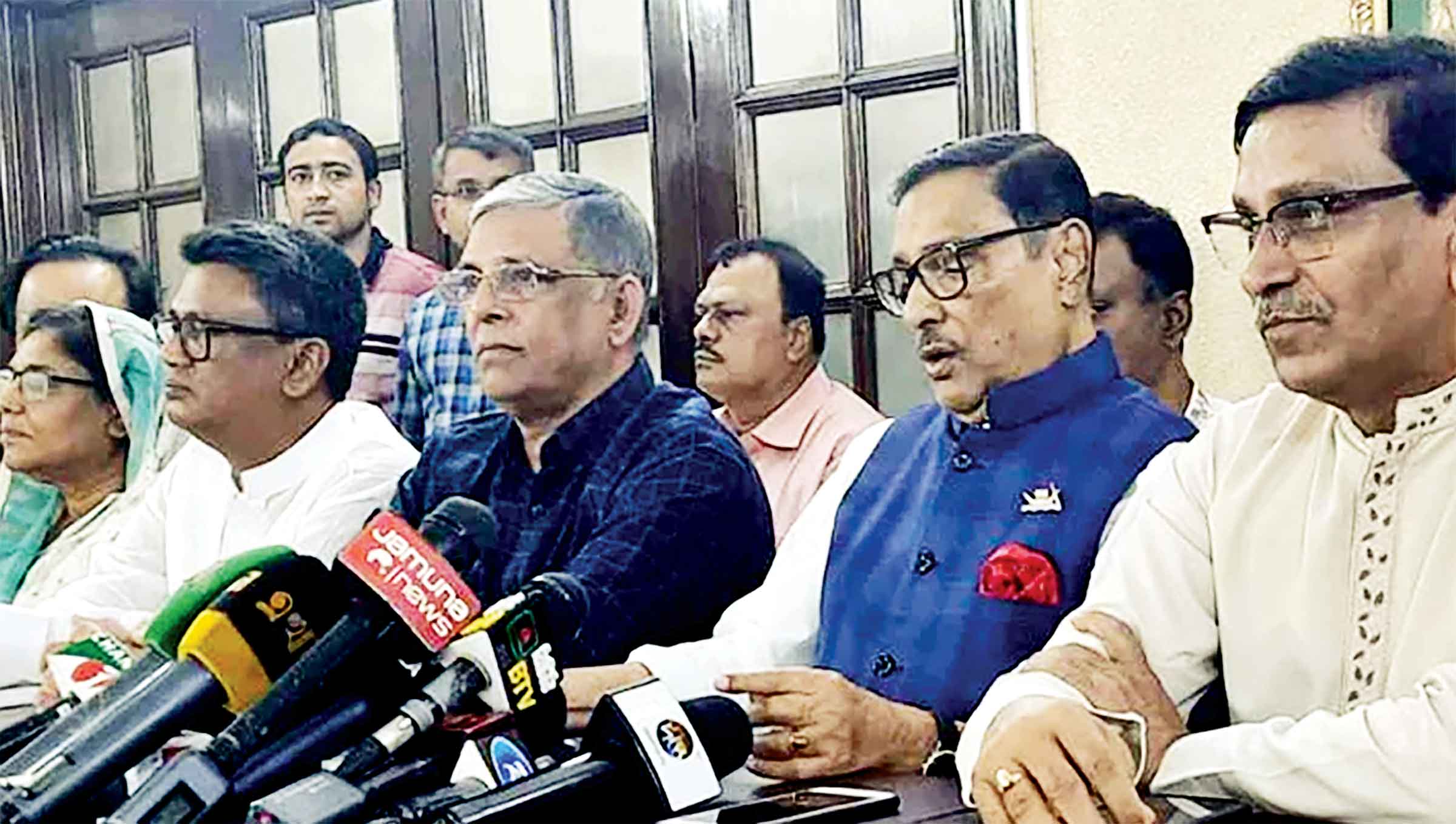 ডোনাল্ড লুকে নিয়ে উদ্ভট চিন্তা করছে বিএনপি
