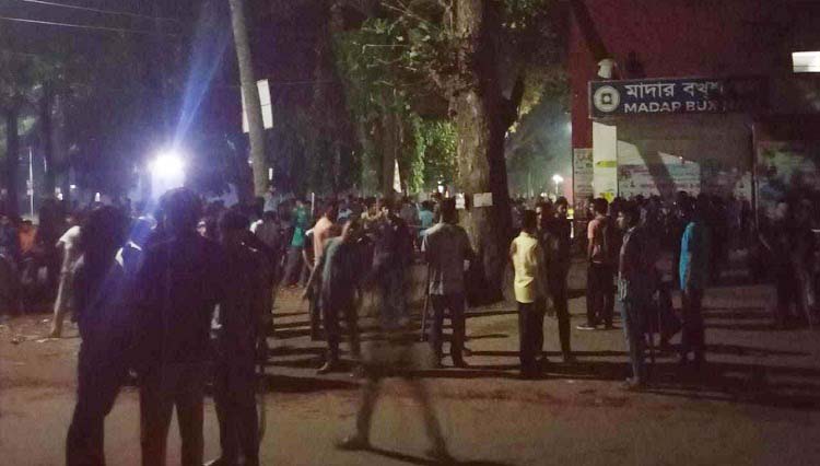 রাবিতে আবারও ছাত্রলীগের দেশীয় অস্ত্রের মহড়া
