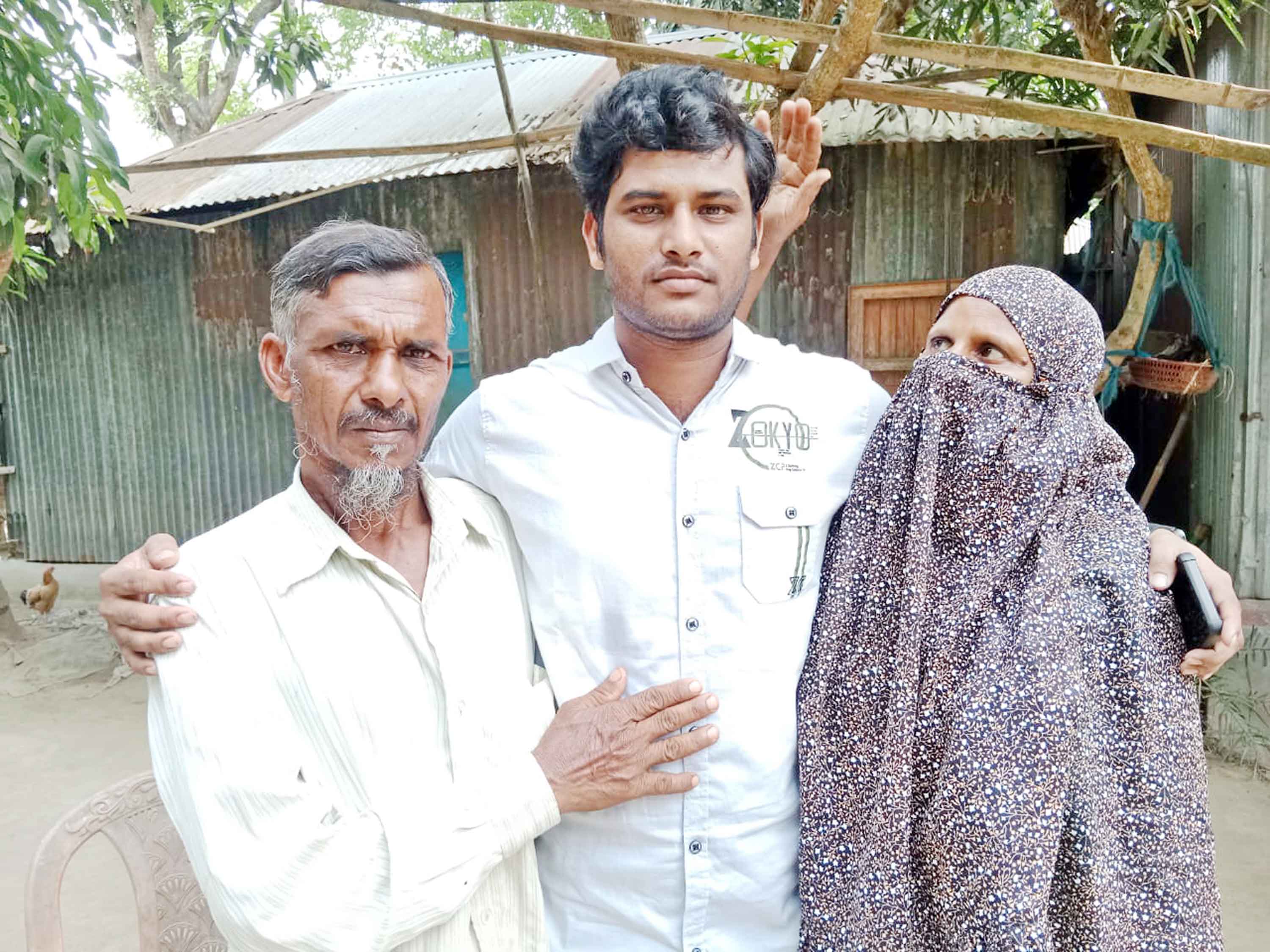 ছেলেকে ফিরে পেয়ে আবেগে আপস্নুত নাজমুলের বাবা মা