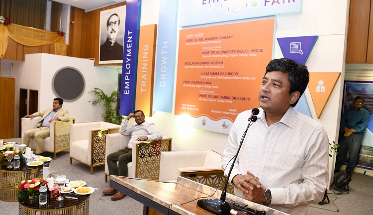 শিক্ষার্থীদের বিশ্বজুড়ে চাকরির নতুন ক্ষেত্রসমূহের দিকে নজর রাখার আহ্বান উপাচার্যের