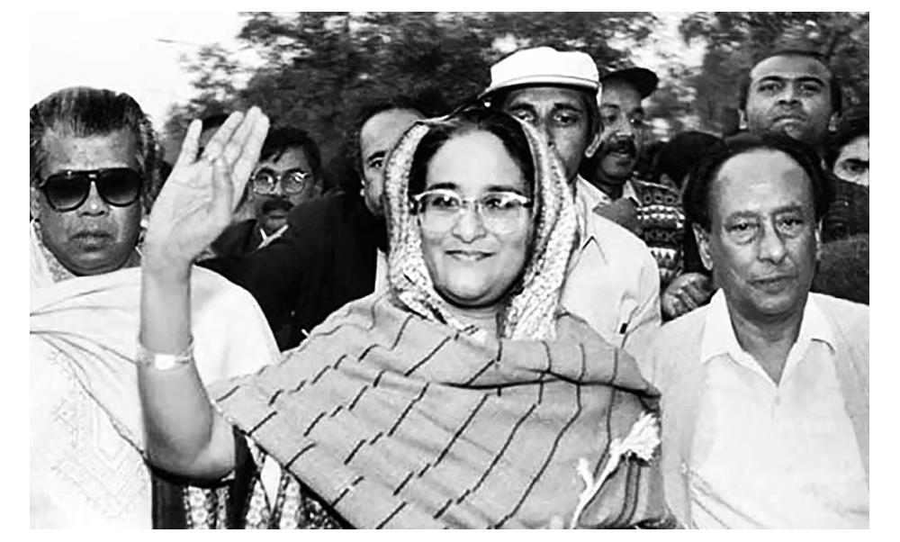প্রধানমন্ত্রী শেখ হাসিনার দেশে ফিরে আসা