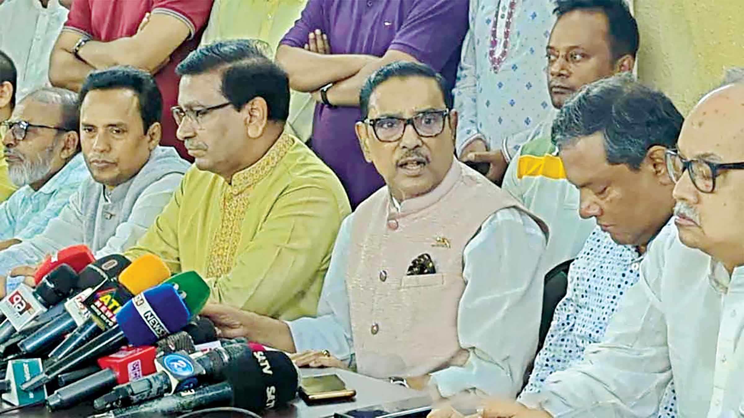 কোন দেশের সেন্ট্রাল ব্যাংকে সাংবাদিকরা ঢুকতে পারছে?