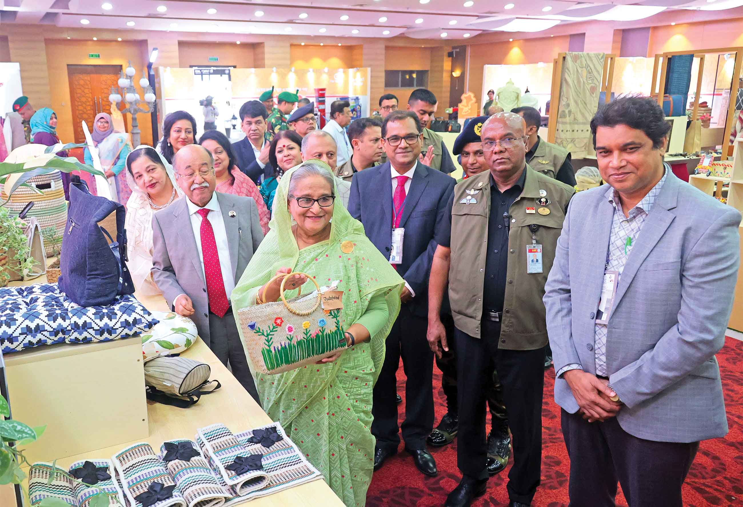 উদ্যোক্তা হয়ে চাকরি দেওয়ার যোগ্যতা অর্জন করতে হবে