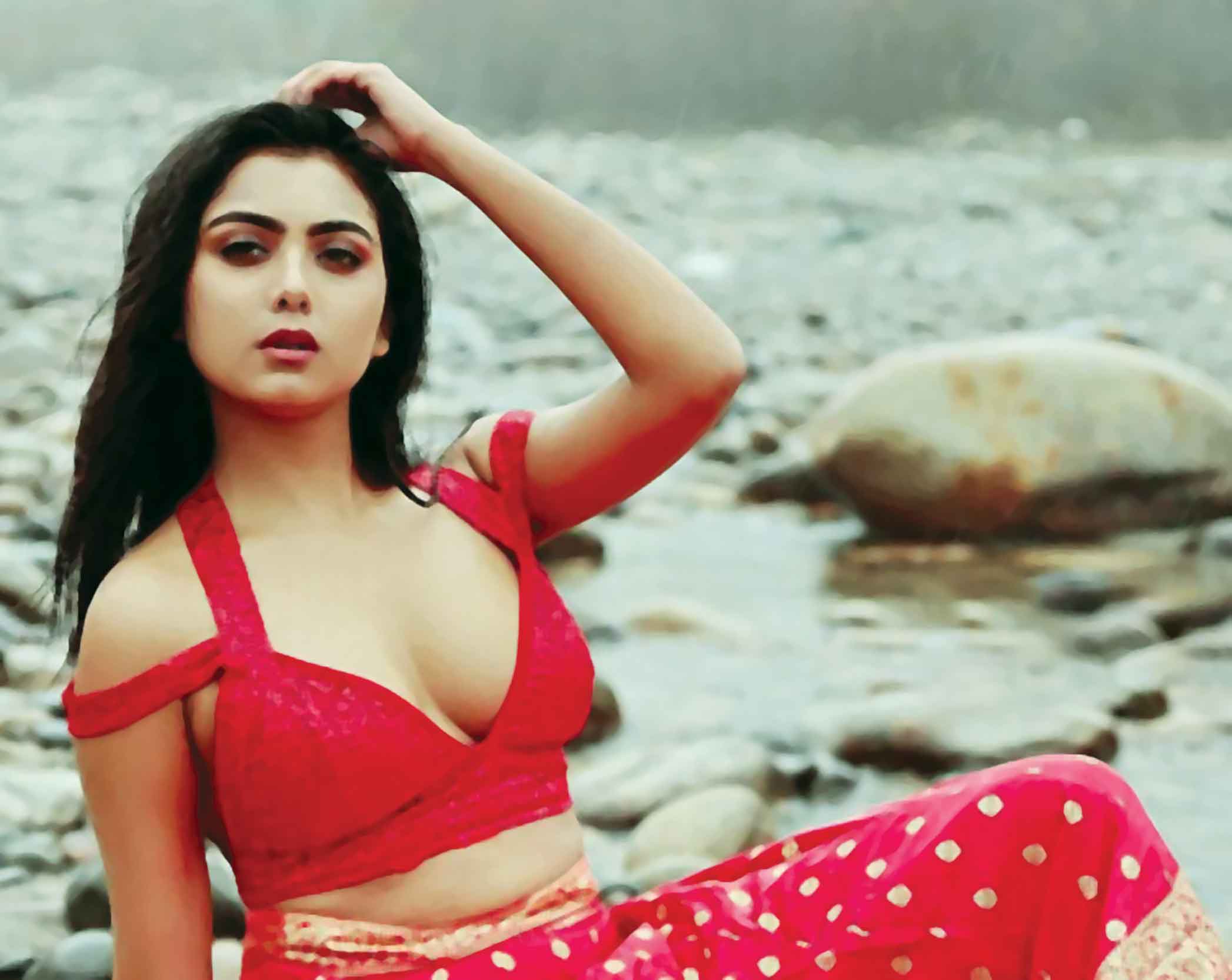 ক্যারিয়ার নিয়ে একটু বেশি ভাবছি